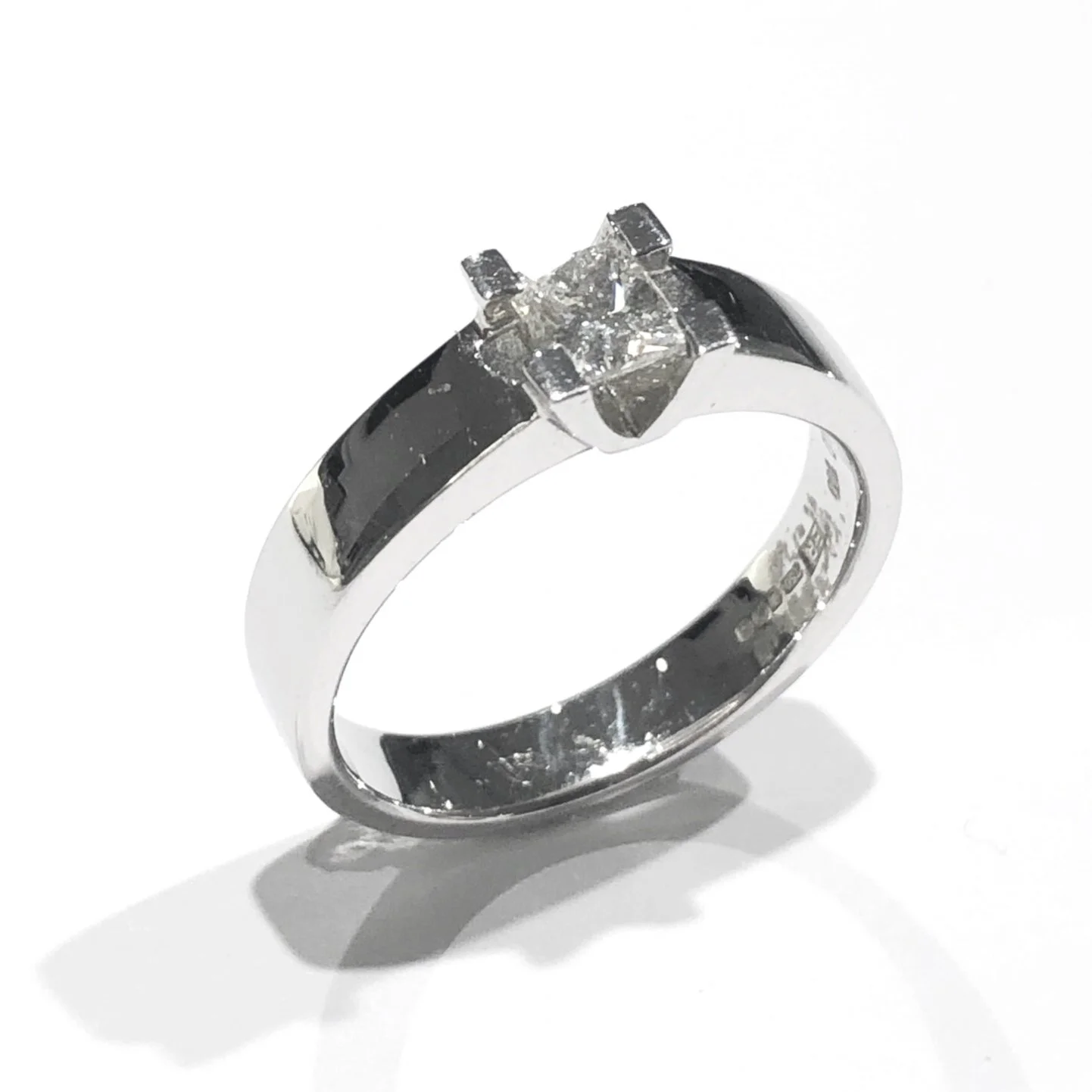 18ct White Gold Four Claw Set Princess Cut Diamond Ring