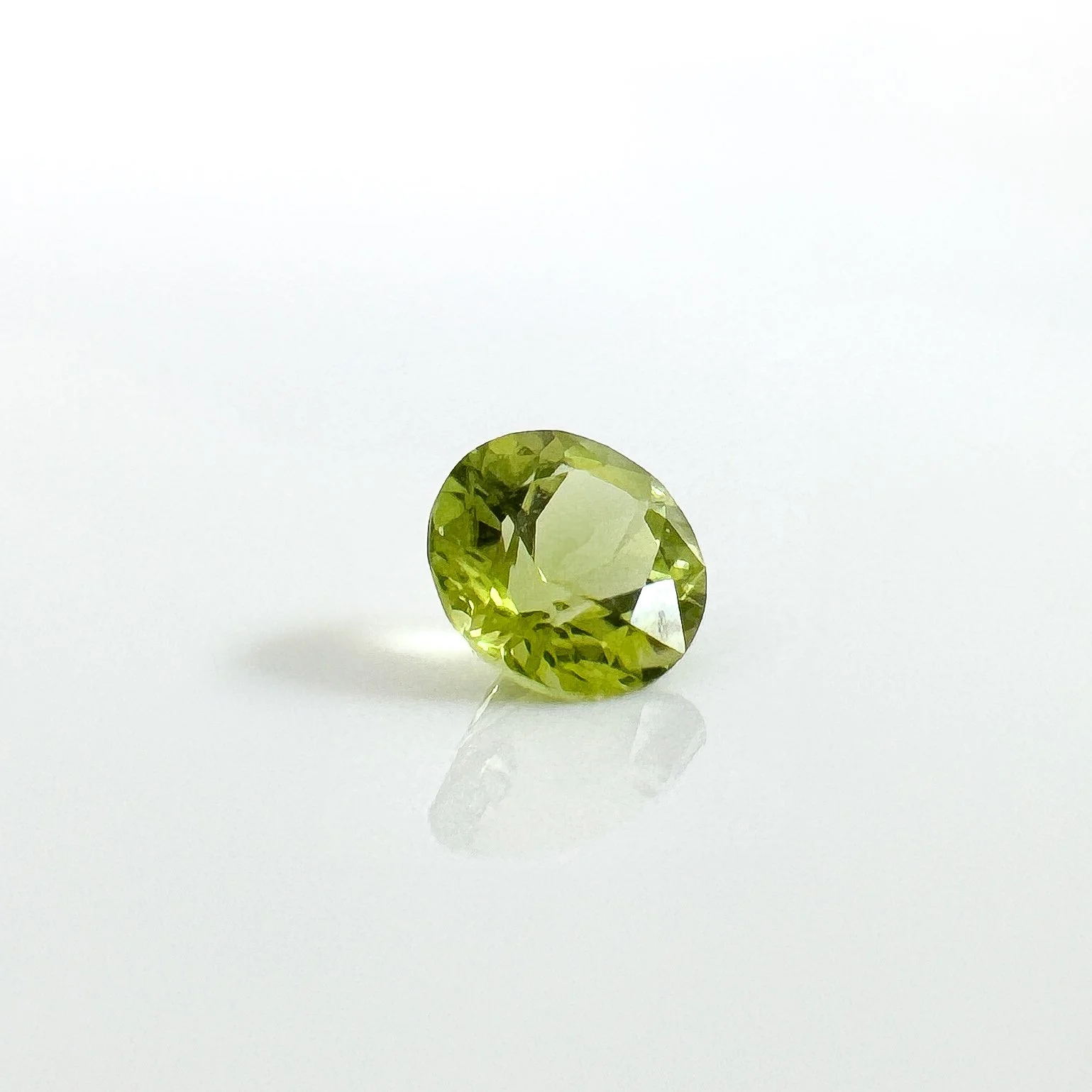 Round shape peridot
