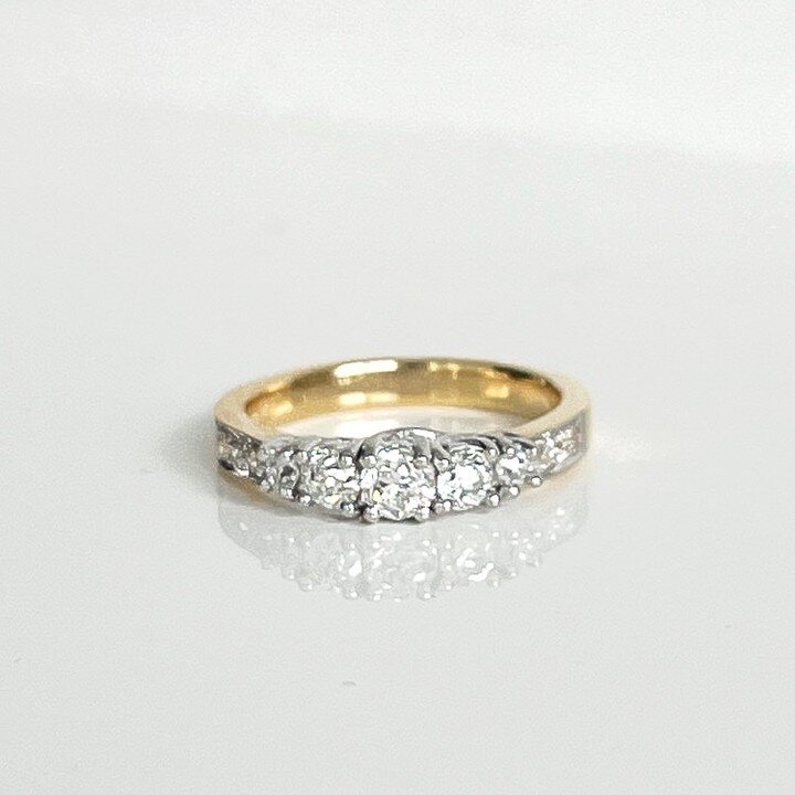 Richard and Mandy sat with Jo, one of the designers to design their new wedding rings. 

They both had an idea of what they would like made and that they wanted their new rings to be made using platinum.

After discussing what they both wanted from t