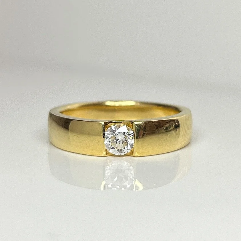 0.28ct Yellow gold diamond ring