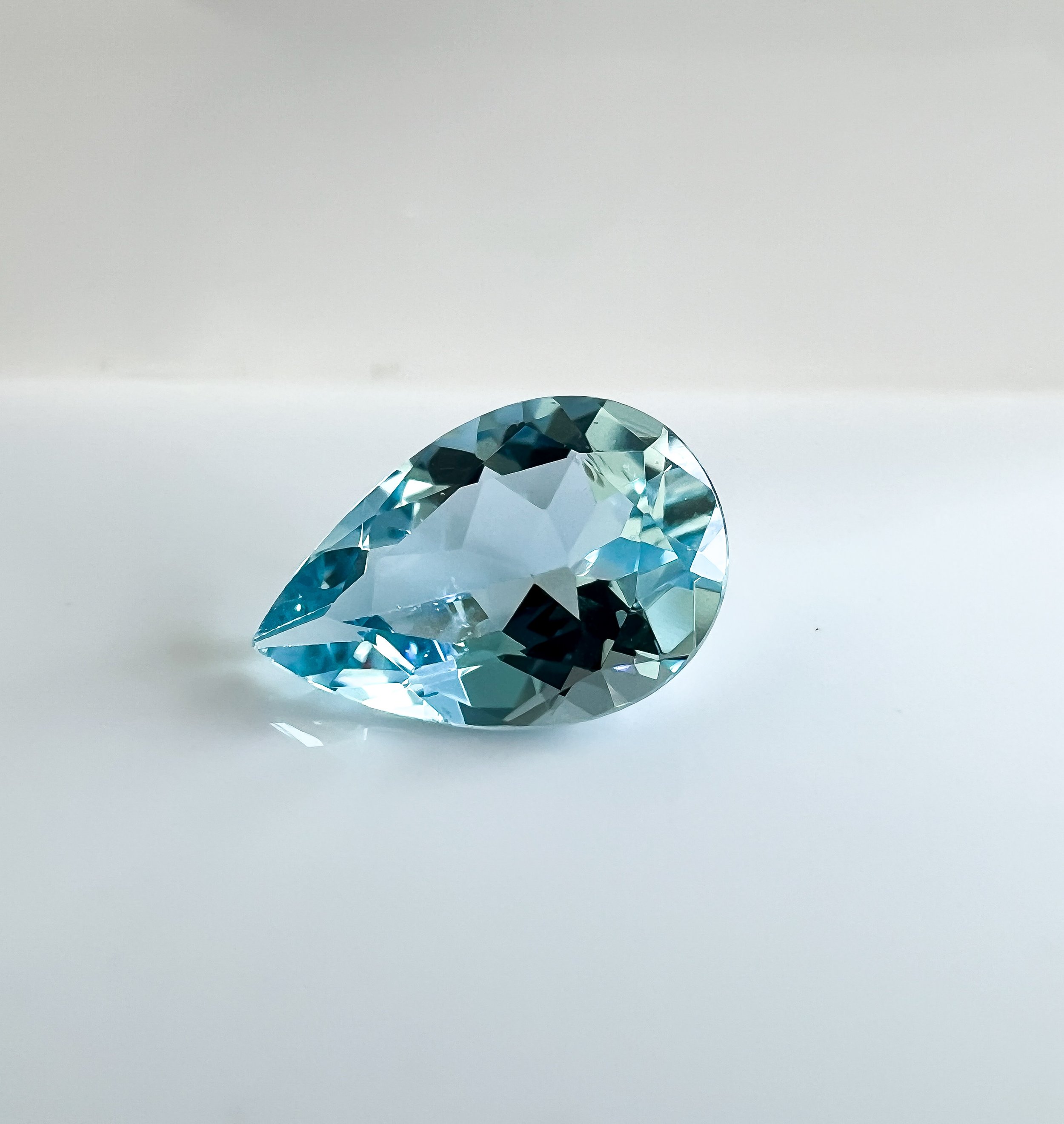 Pear shape aquamarine