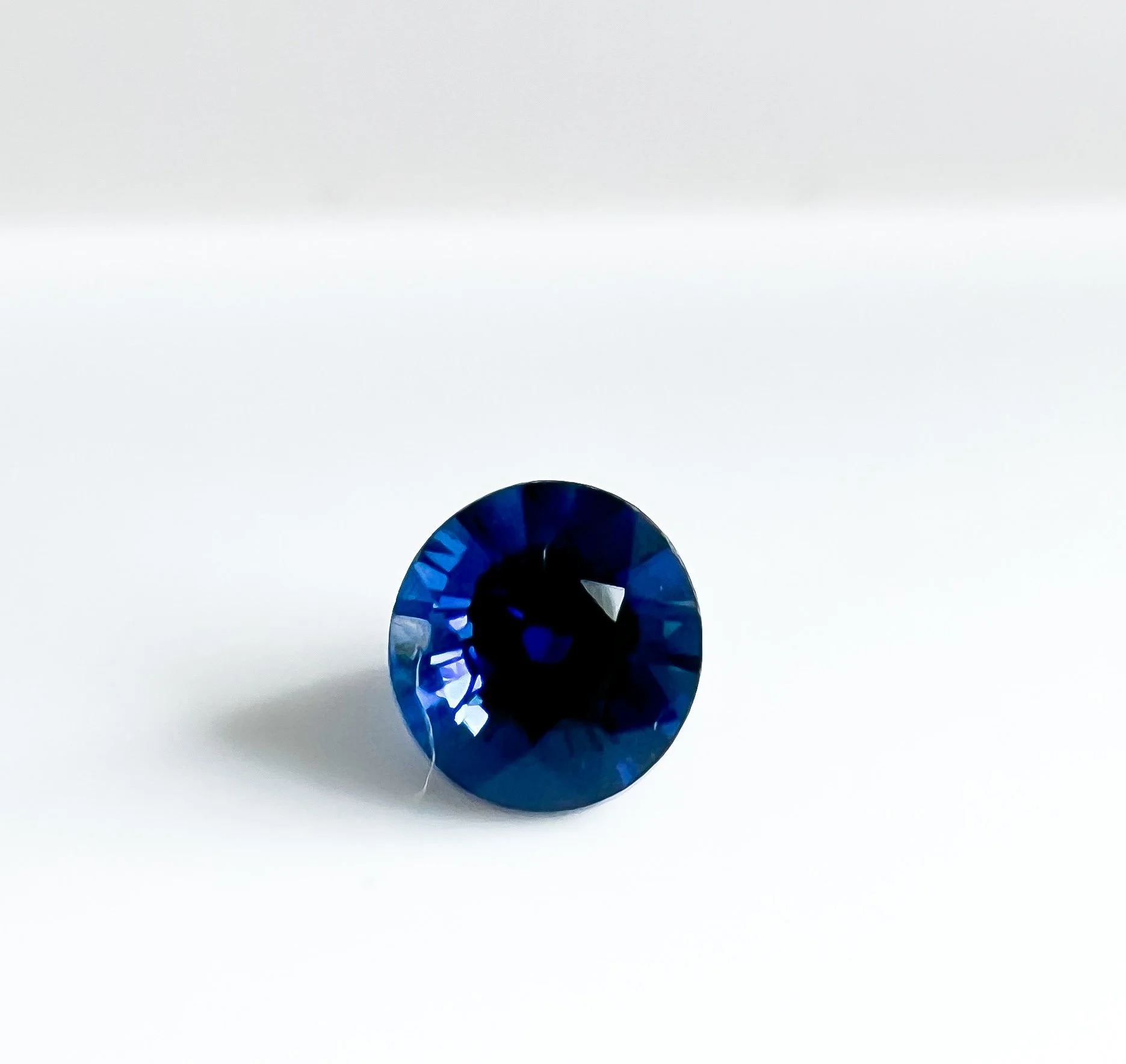 Round shape sapphire