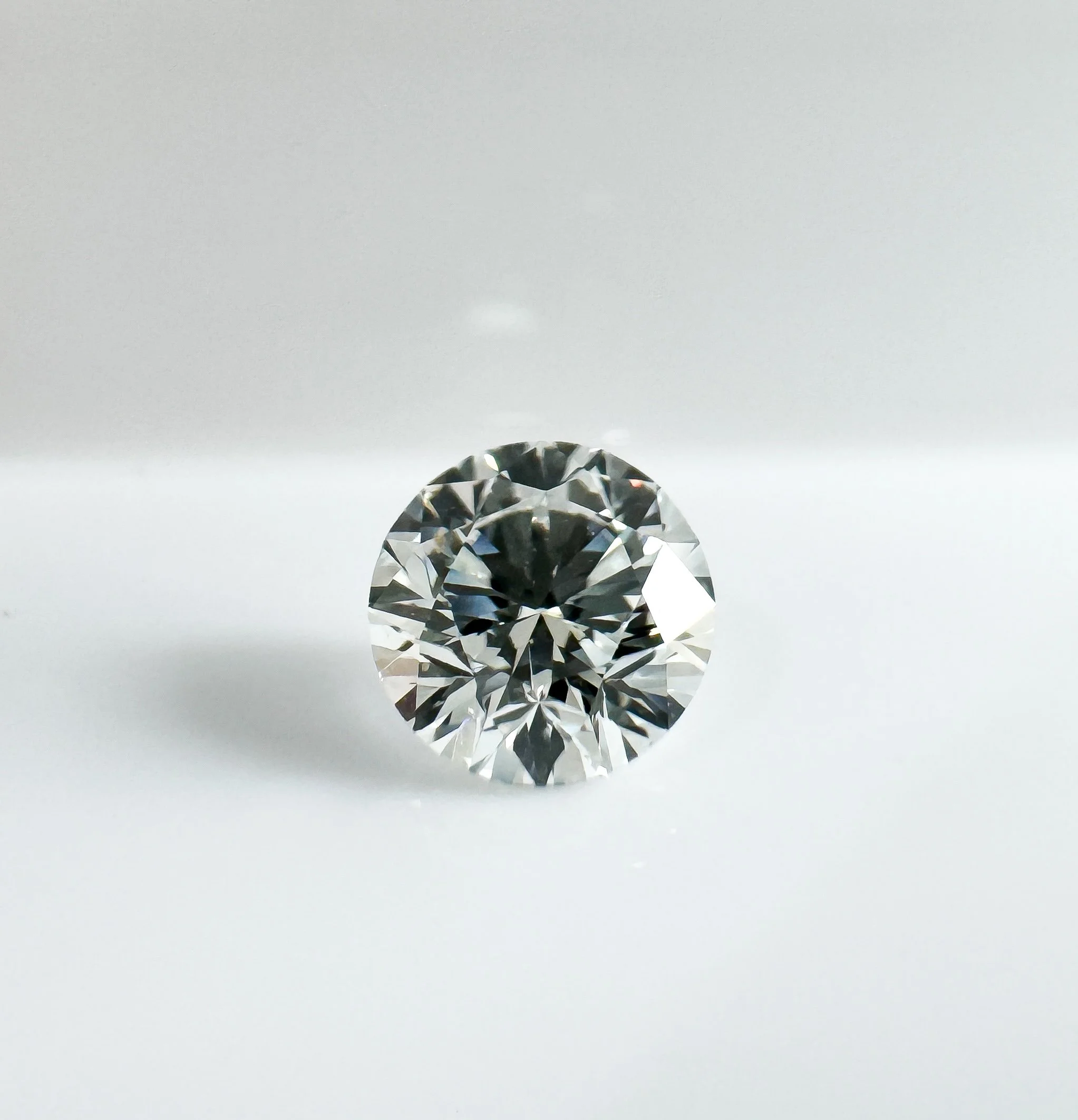 Round shape lab grown diamond