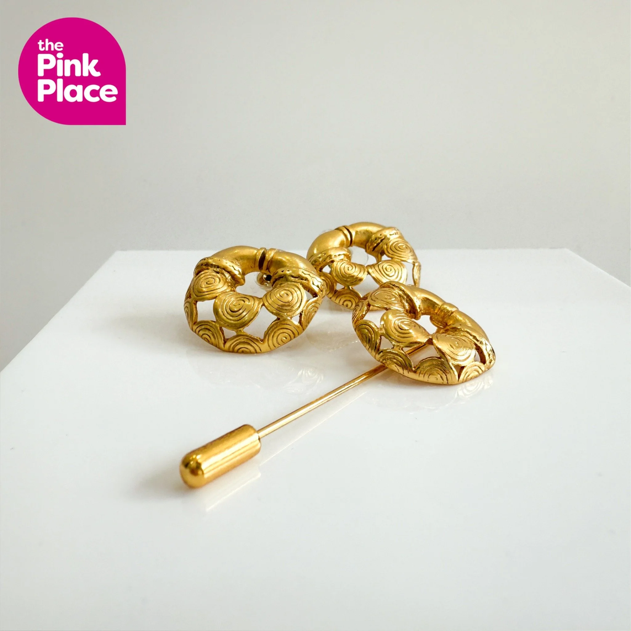 💖 A little sneak peek&hellip; 💖

Here&rsquo;s a glimpse at some of the beautiful pieces we&rsquo;ll be selling at our Pink Place Party on Friday 14th November! ✨

Every penny of profit goes directly to support the incredible Pink Place Charity, hel