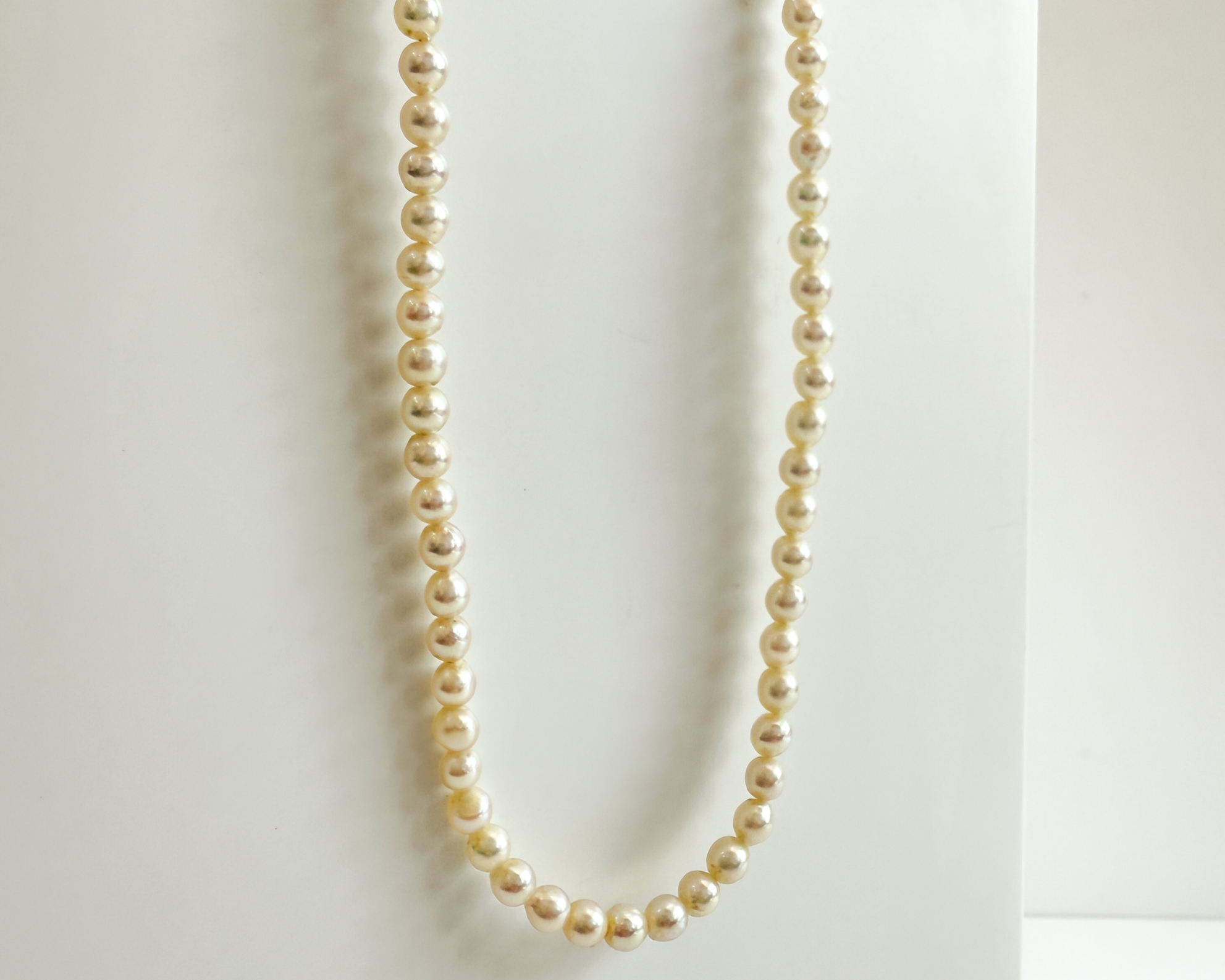 White+fresh+water+pearls-1.png