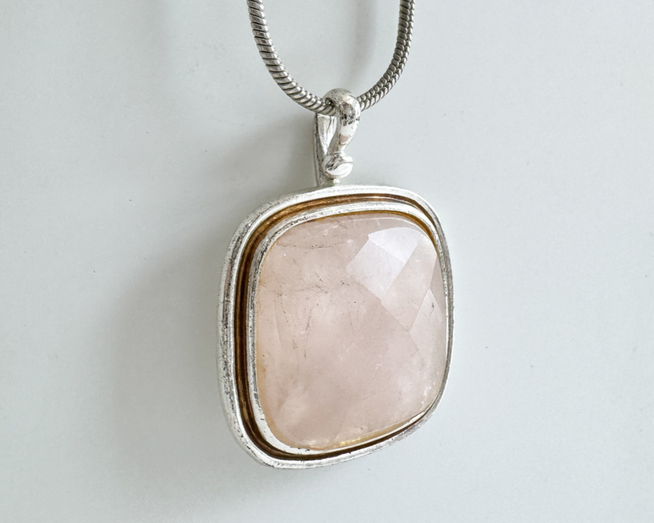 ROSE+QUARTZ+NECKLACE+LOGO.png