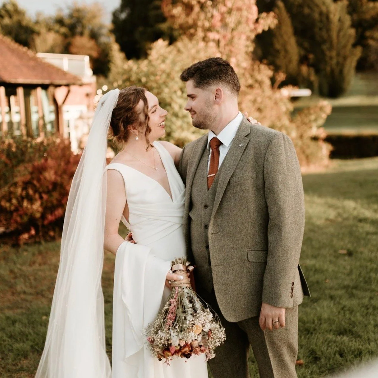 Congratulations to Laurence and Rebecca! ✨

Laurence and Rebecca visited Jo for a design appointment, wanting to create Rebecca&rsquo;s engagement ring together, while also considering wedding bands that would complement the final design.

They broug