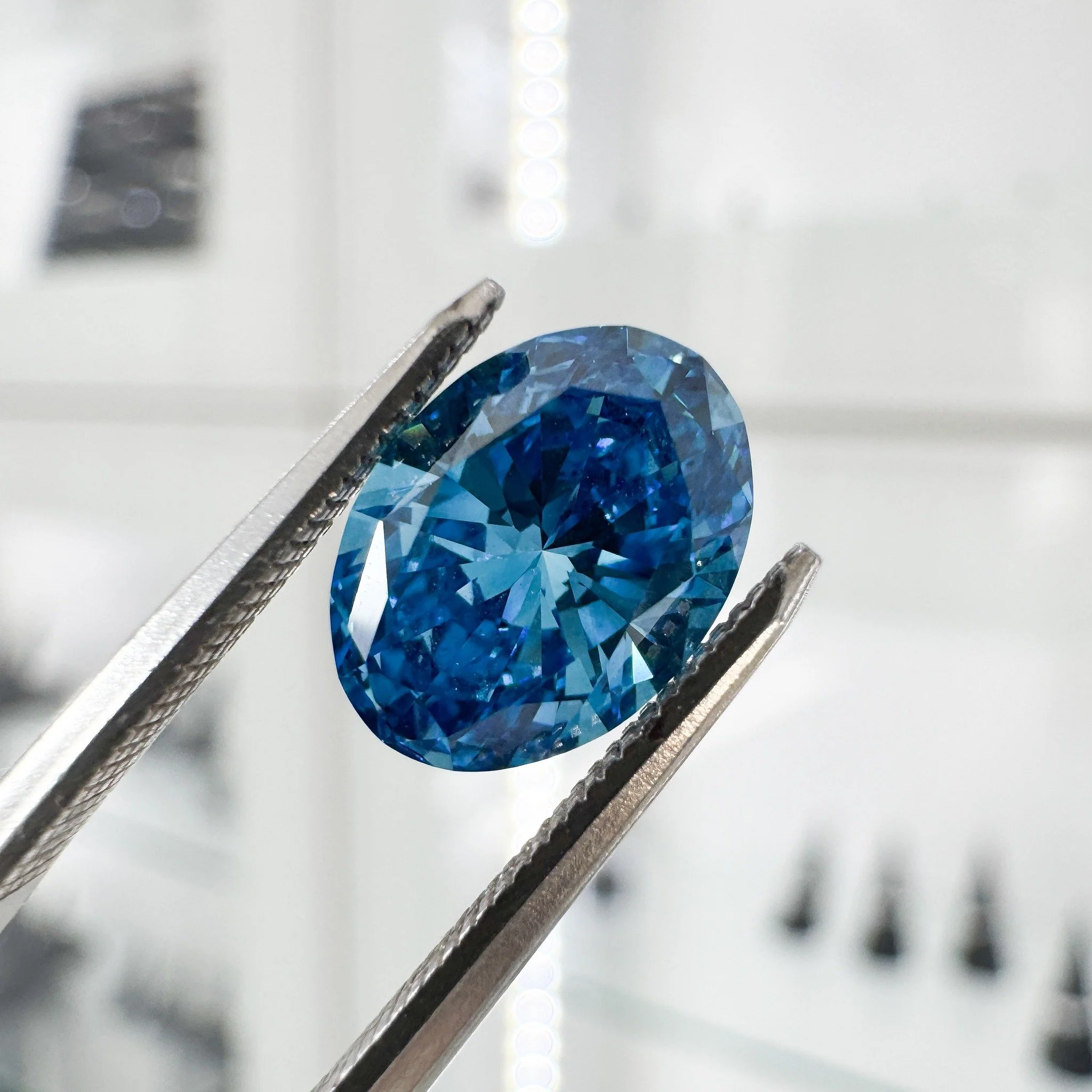 Not all diamonds are colourless&hellip; and the reason why is incredible💎

From soft champagne tones to vivid yellows and rare blues - every diamond colour you see here is the result of something special...

So what actually creates the colour?

It 