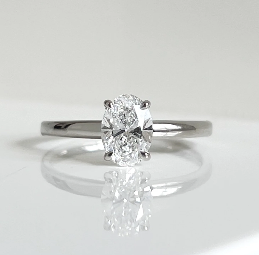 1ct oval laboratory diamond- £450 approx