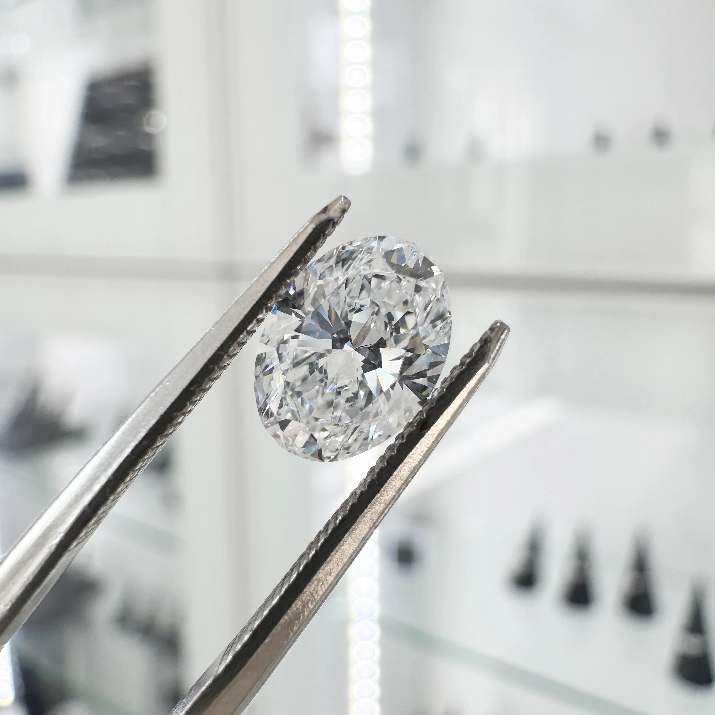 Laboratory vs Natural Diamonds: What’s the Difference?