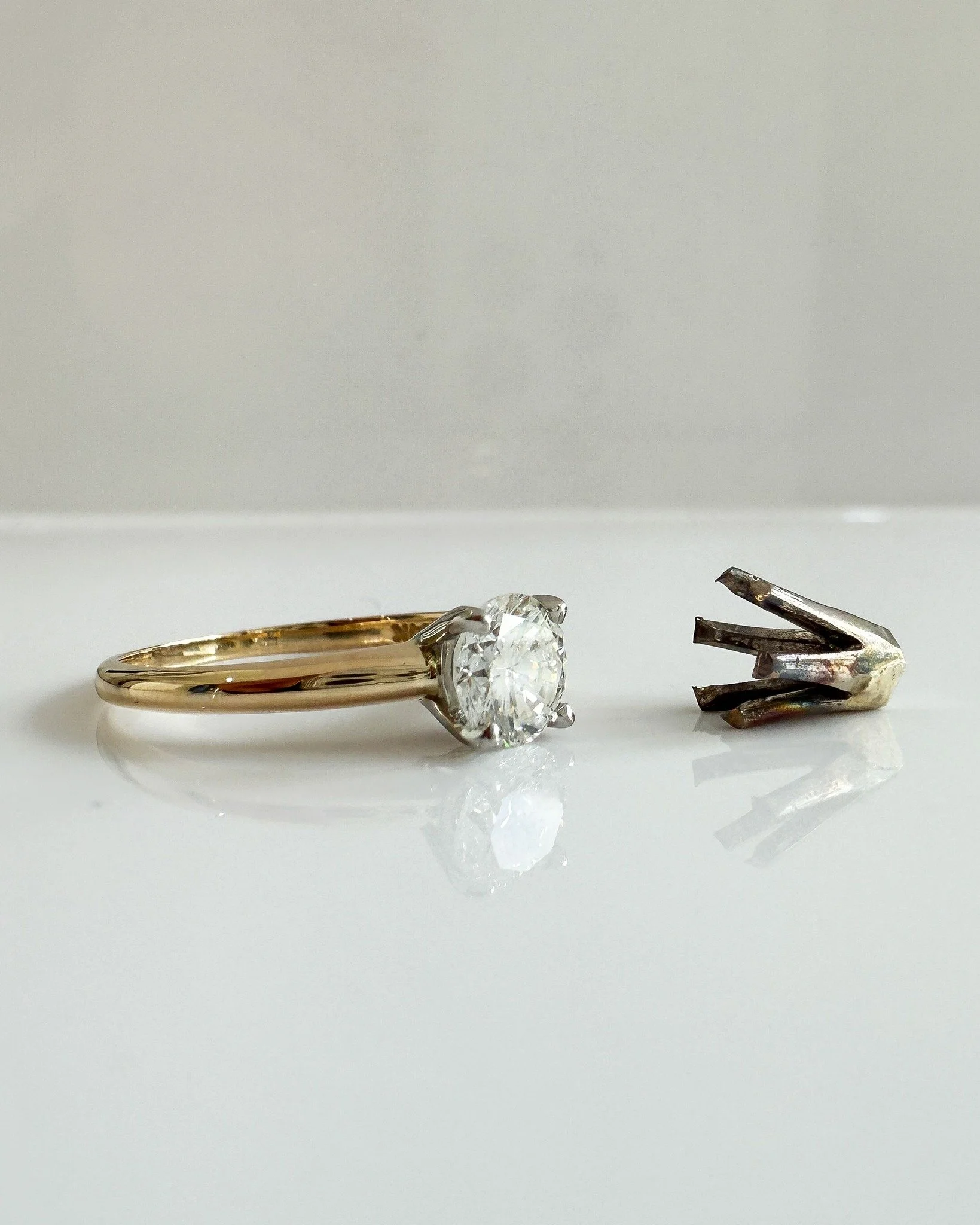 A beautiful diamond deserves a setting that lets it shine ✨

This engagement ring came to us with a bulky six-claw collet setting that felt heavy and dated. Our lovely goldsmith and designers carefully redesigned it into a refined four-claw, shallowe