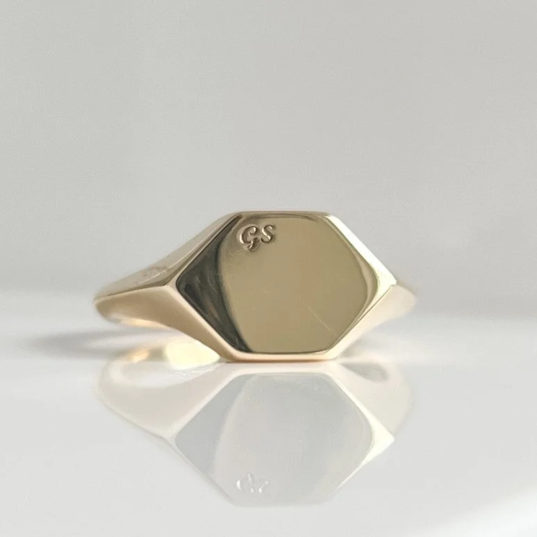 Contemporary knife edge signet ring