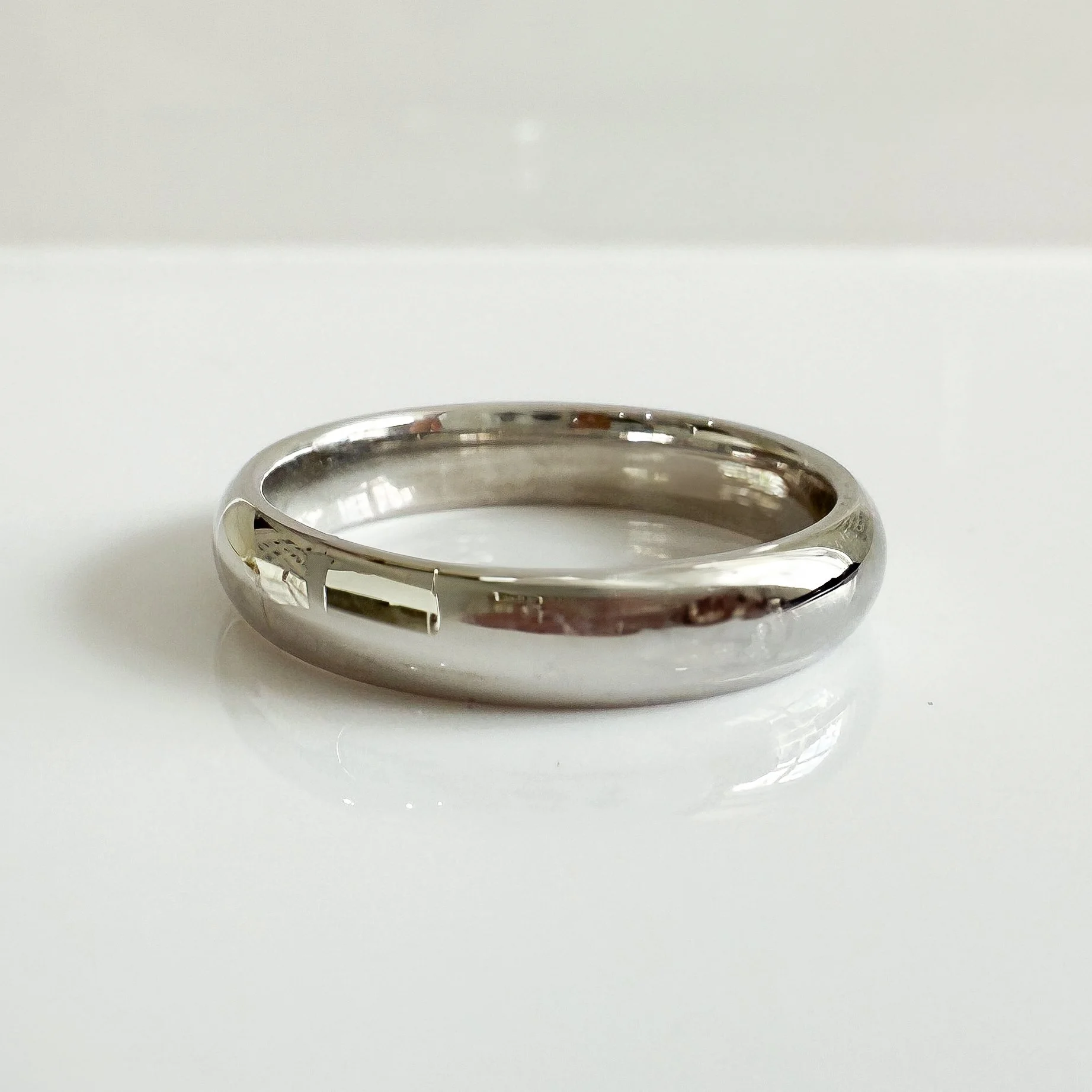 Women's classic 4mm wedding band