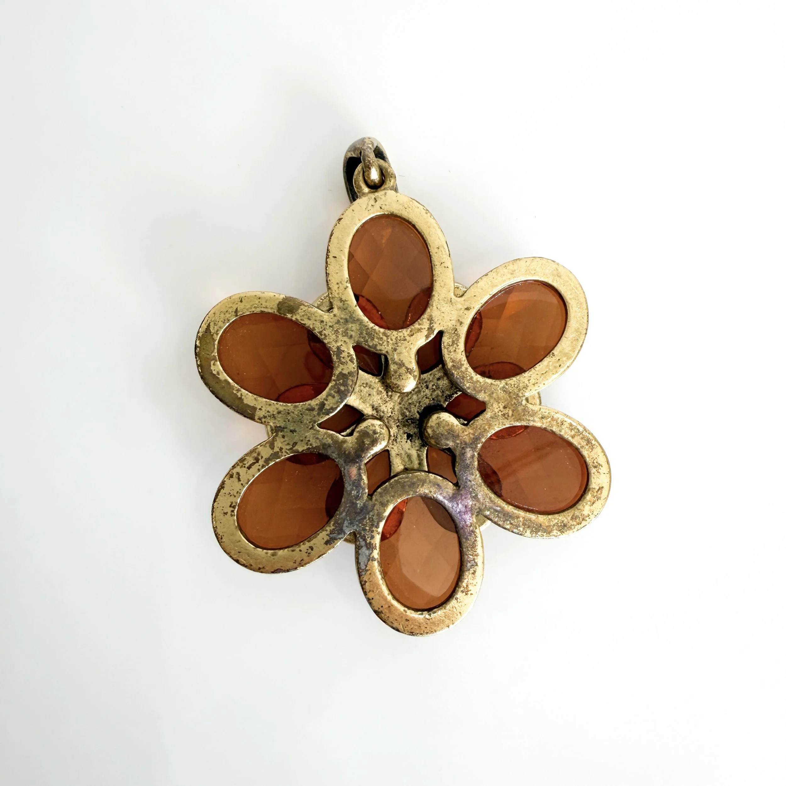Orange-coloured-glass-flower-pendant-2.jpg