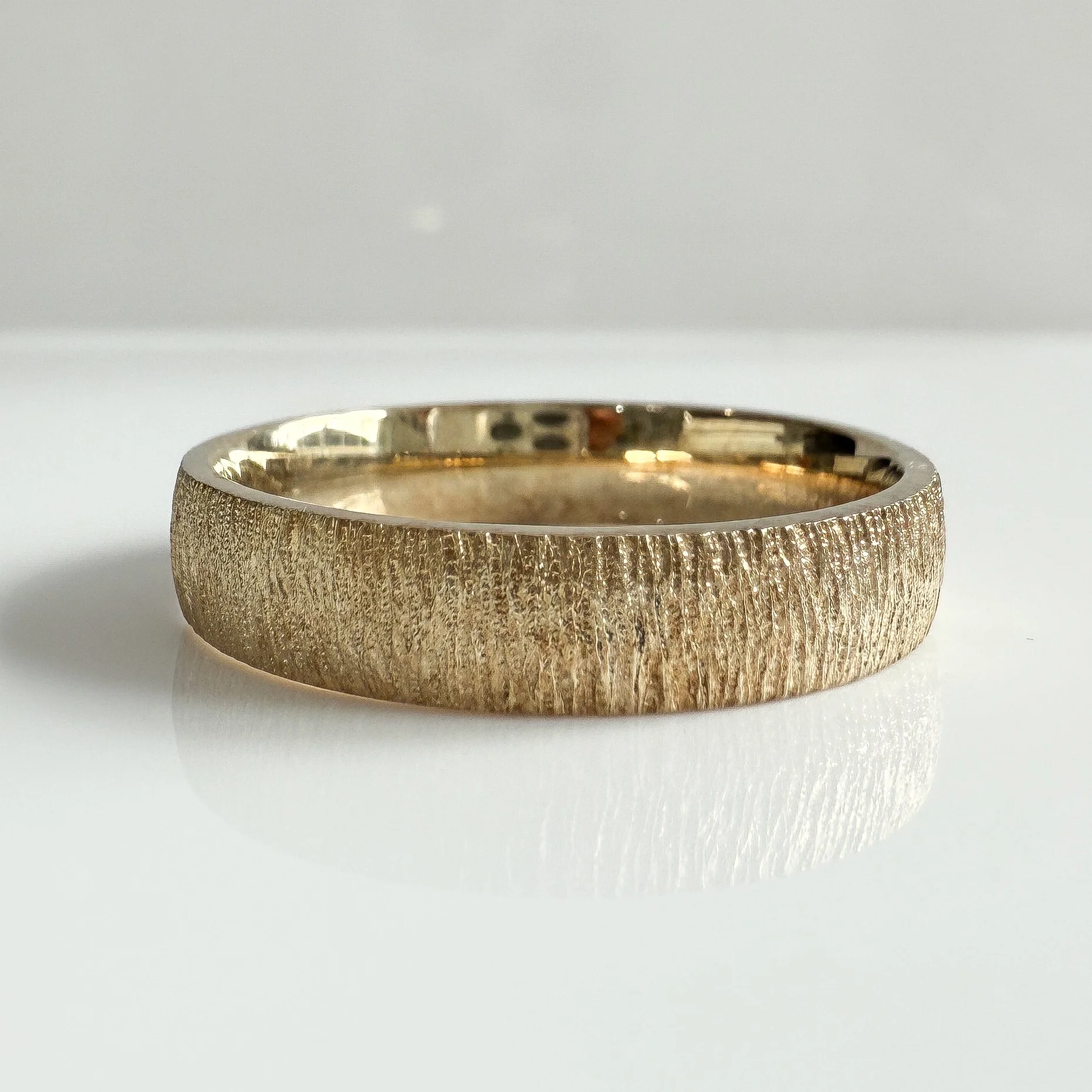 Men's yellow gold "bark" effect wedding band
