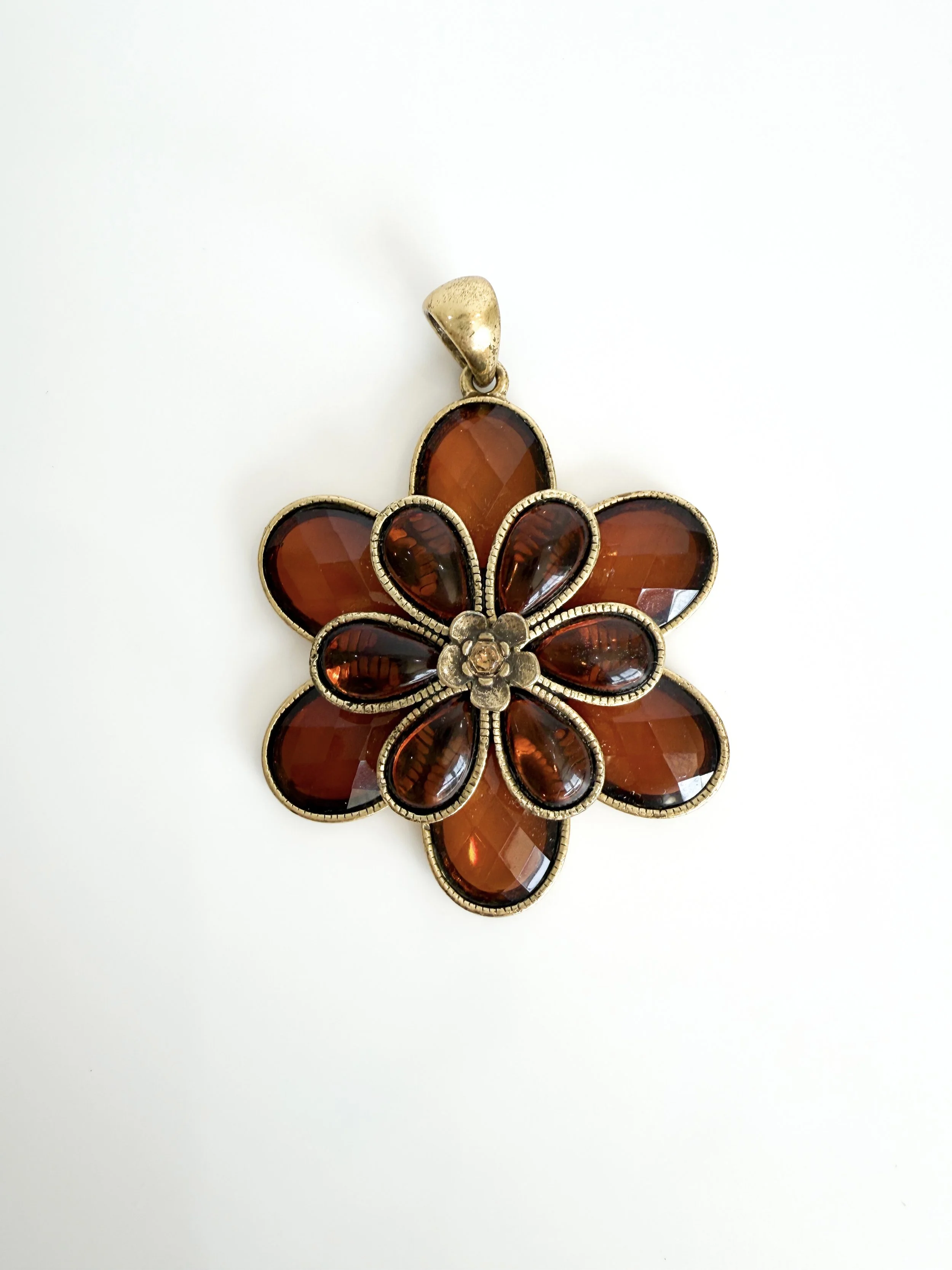 Orange-coloured-glass-flower-pendant-1.jpg