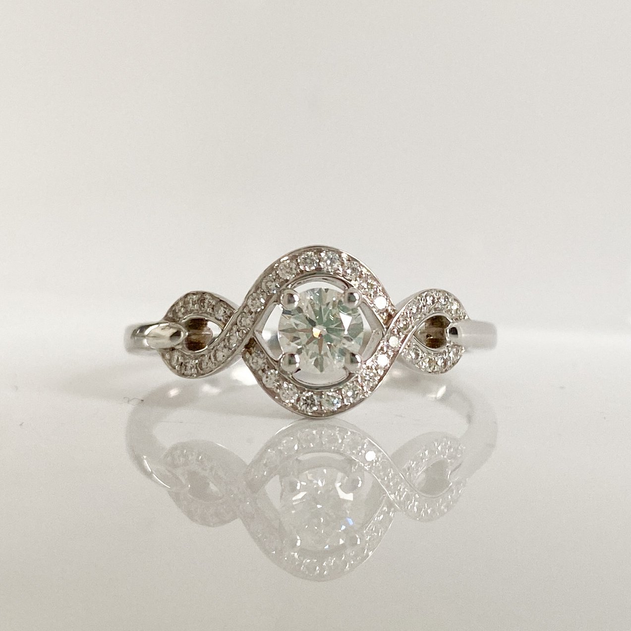 Diamond Twist Solitaire Ring