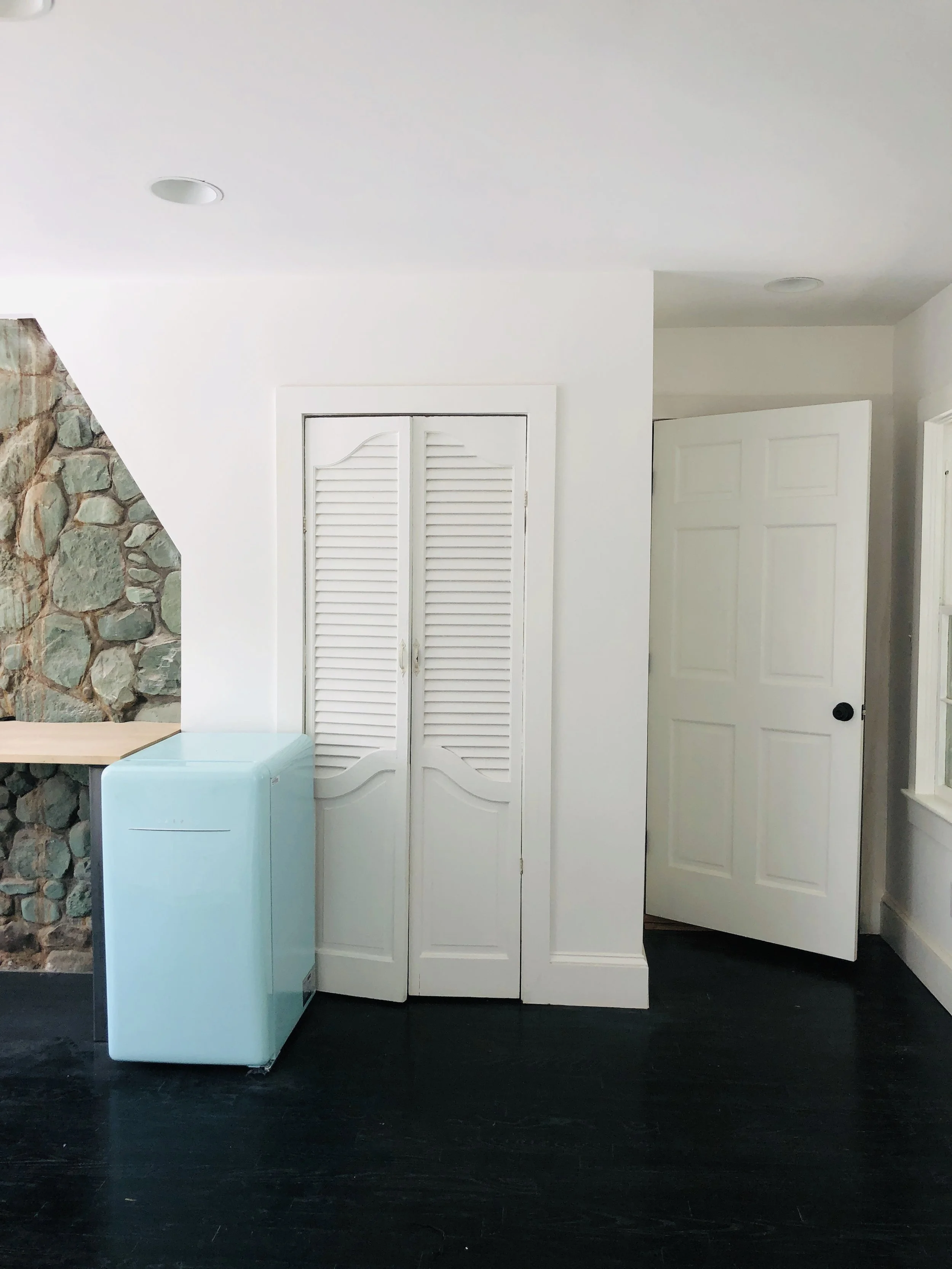 Apt 6 fridge entrance.jpg