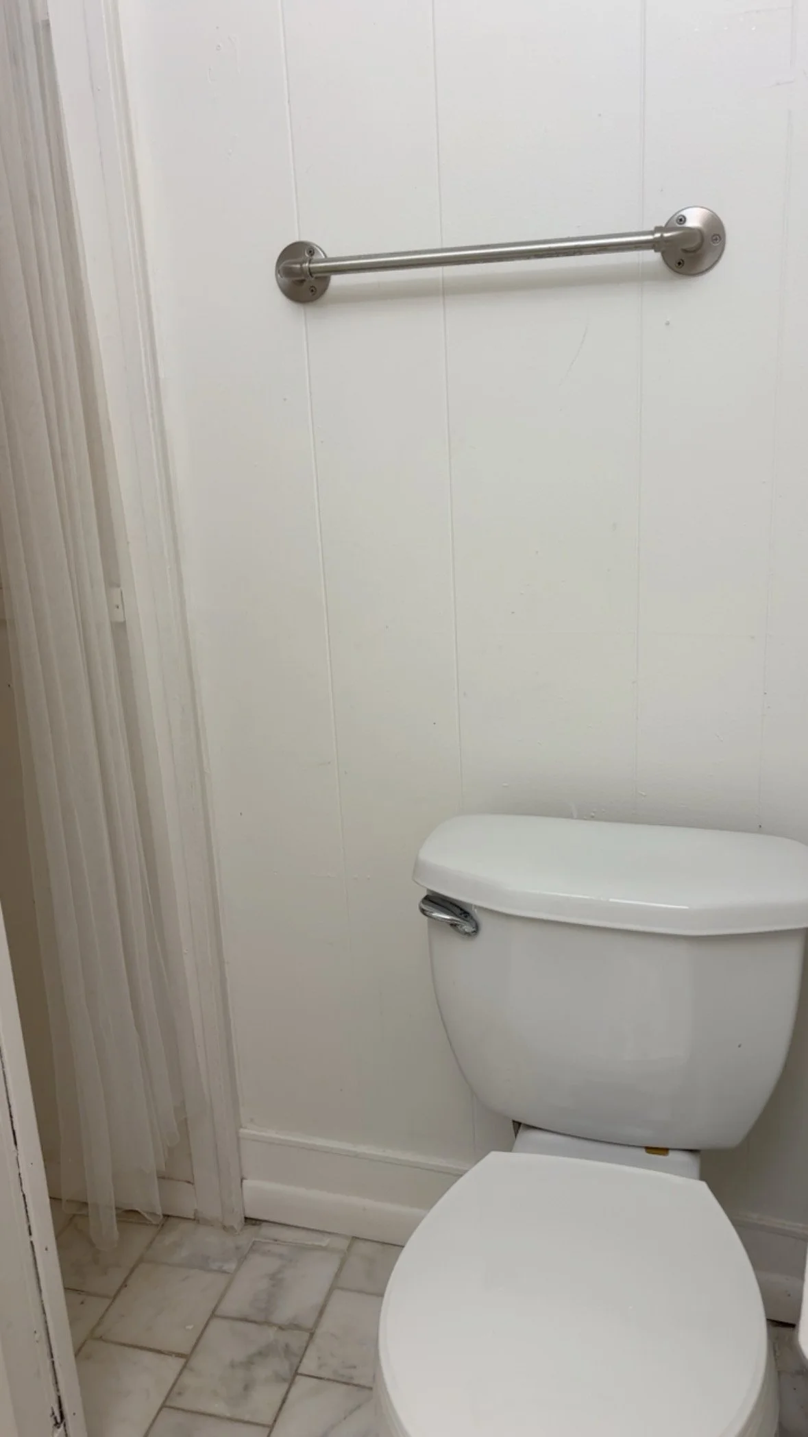 Apt 4 bathroom.JPG