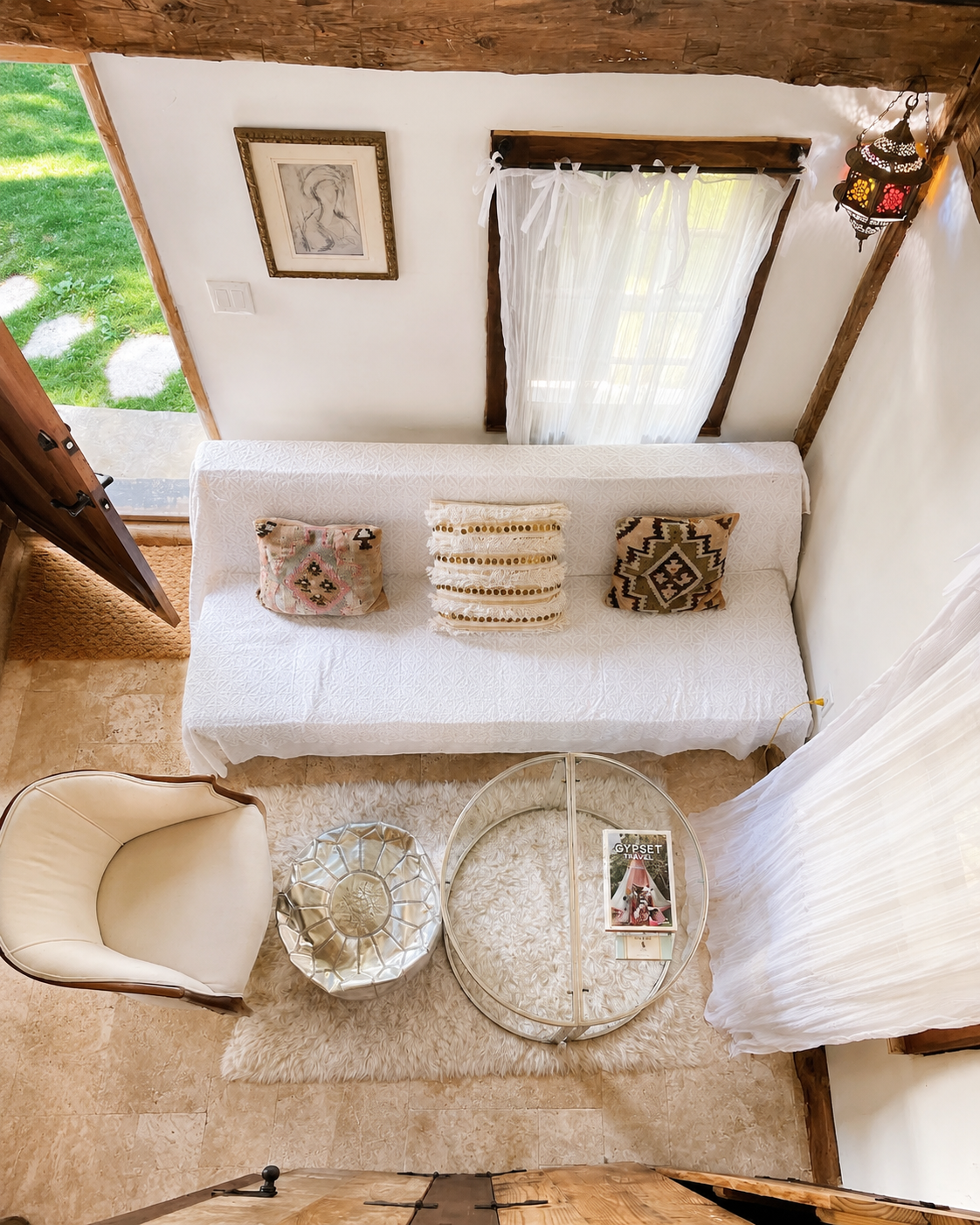 COTTAGE LIVING ROOM.png