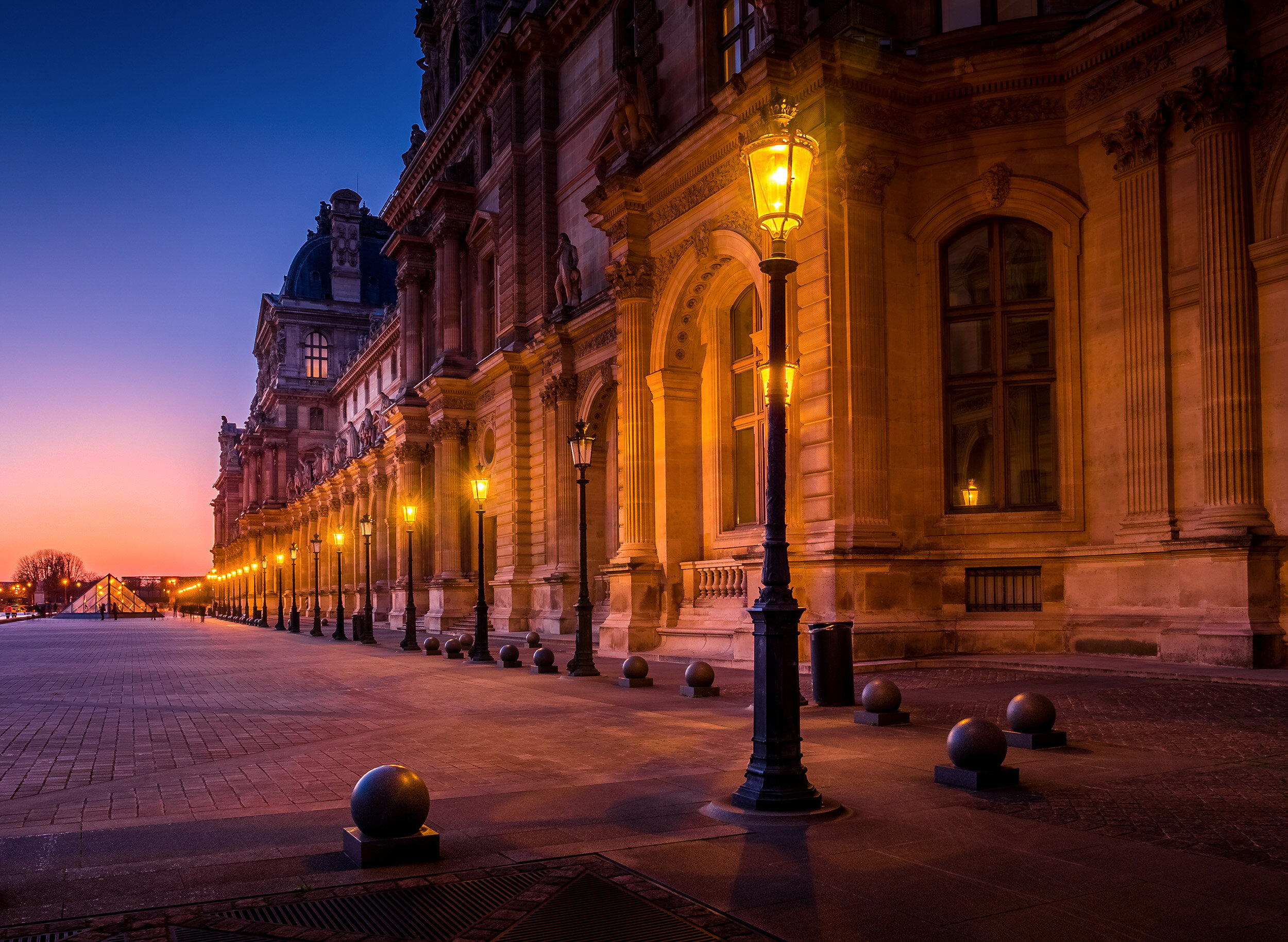 louvre-paris-beautiful-photo.jpg