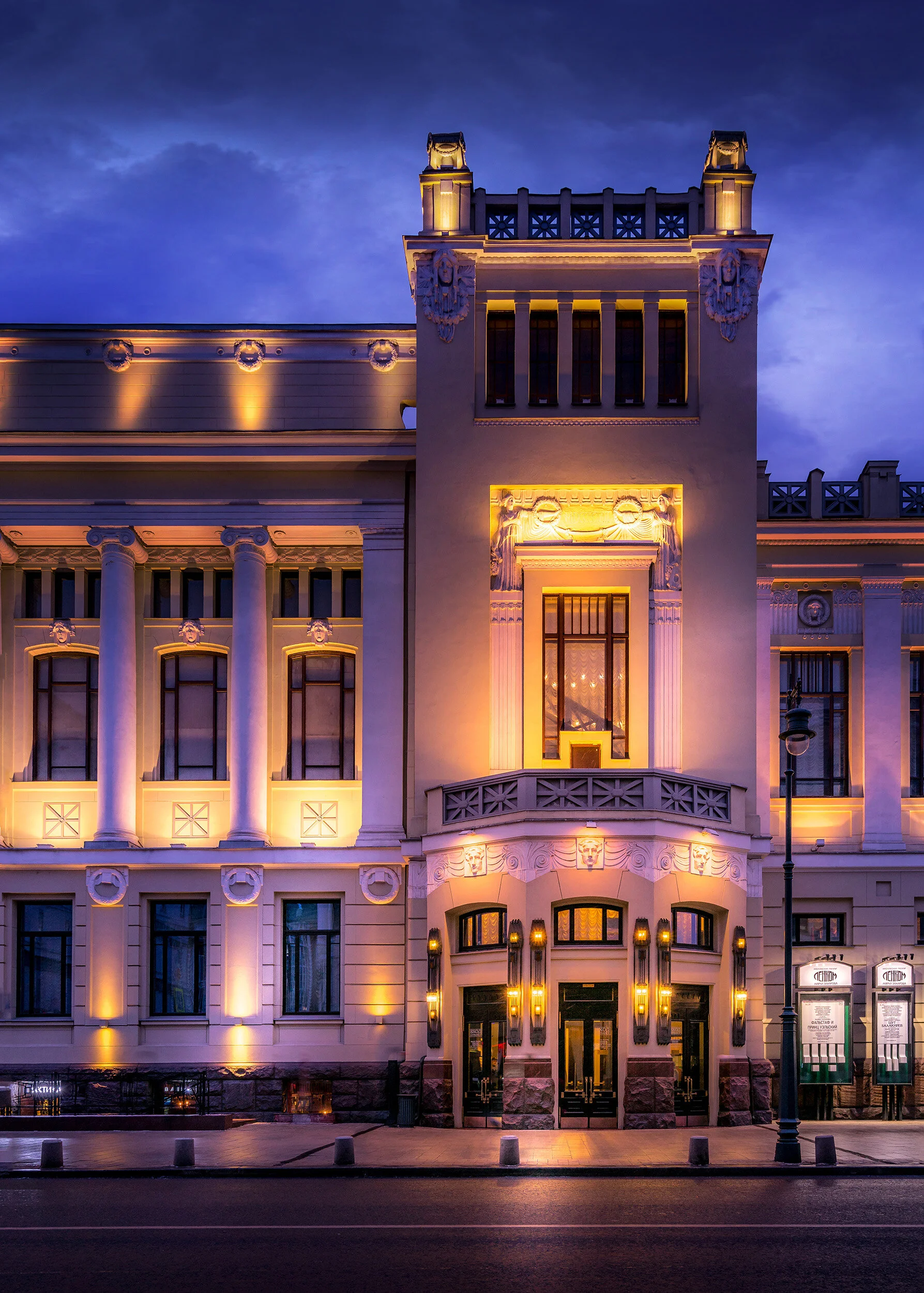 paris-exotic-travel-photo-night.jpg