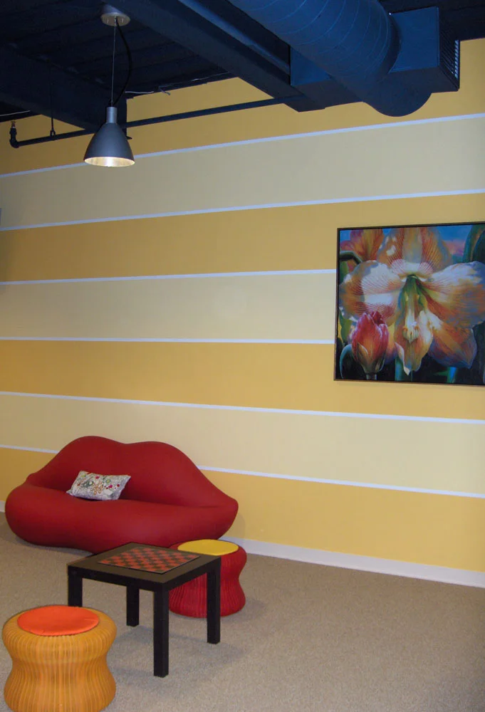 Lip-Sofa.jpg