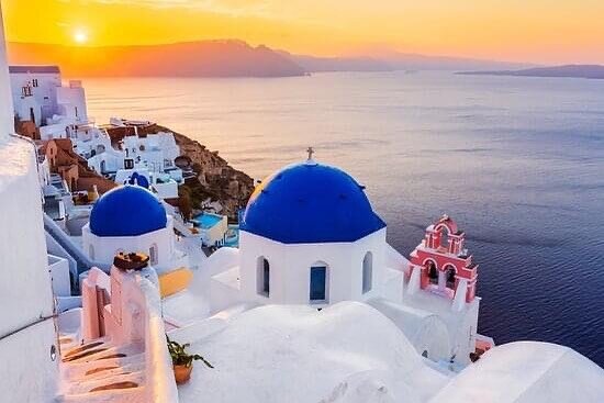 Can you name this very famous Greek Island? This island is known as the most famous Summer destination in the world. *Hint it has the most stunning clear blue water. 
#greekislands #Greece #Greek