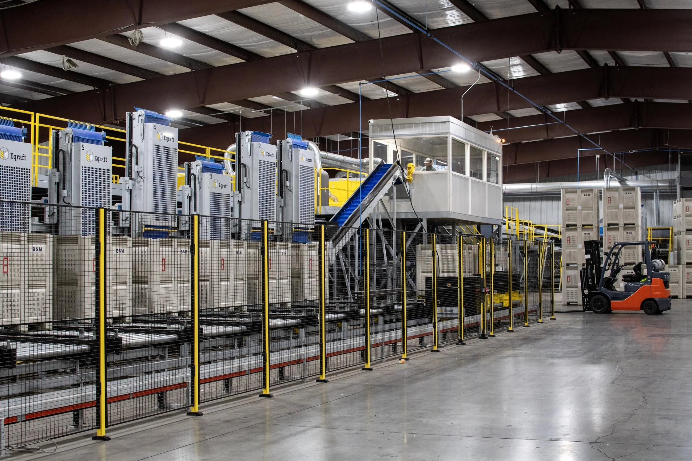 Eqraft_Modesta_Symach_Biometic_Eqrader_Optical_Onion_Potato_Grader_Binhandling_Combination_Scale_Weigher_Baxmatic_Autobagger_Cratefiller_Consumer_Packs_Baling_Line_02_Blue_Sky_Onions_NC1A_8358.jpg
