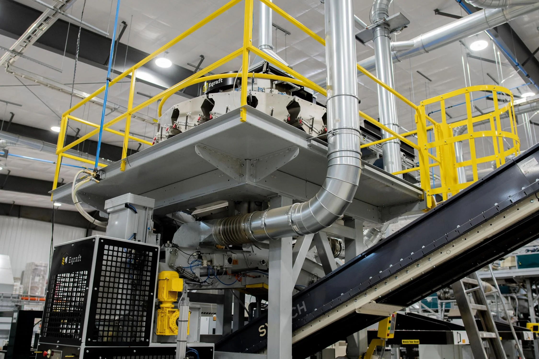 Eqraft_Modesta_Symach_Biometic_Eqrader_Optical_Onion_Potato_Grader_Binhandling_Combination_Scale_Weigher_Baxmatic_Autobagger_Cratefiller_Consumer_Packs_Baling_Line_05_Blue_Sky_Onions_NC1A_9740.jpg