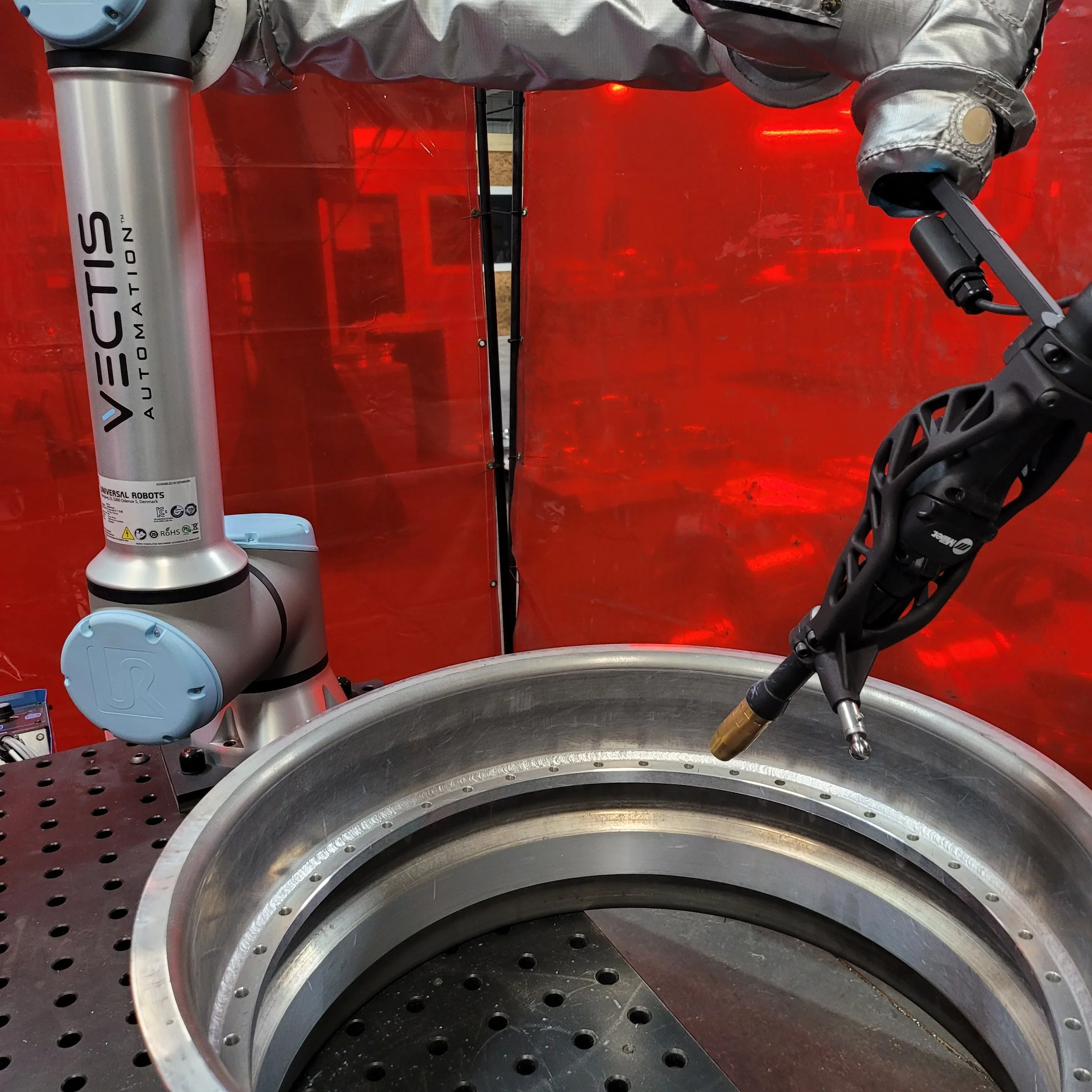 Vectis cobot welding system using a touch probe to locate the flange position on an aluminum rim