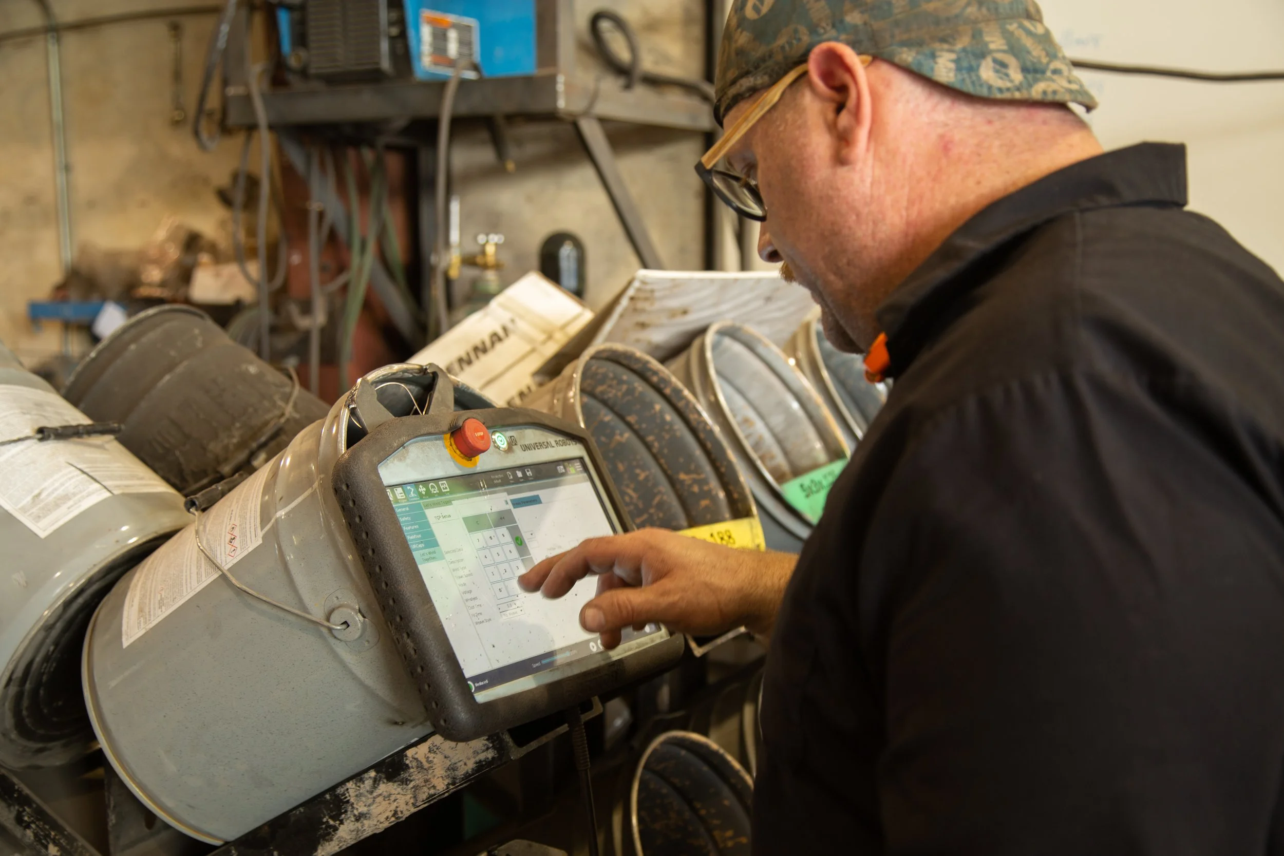 Welder programs on Universal Robots pendant with Vectis Automation welding software