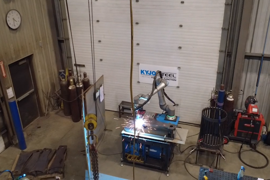 Vectis cobot welding system in operation on the KYJO Steel shop floor.