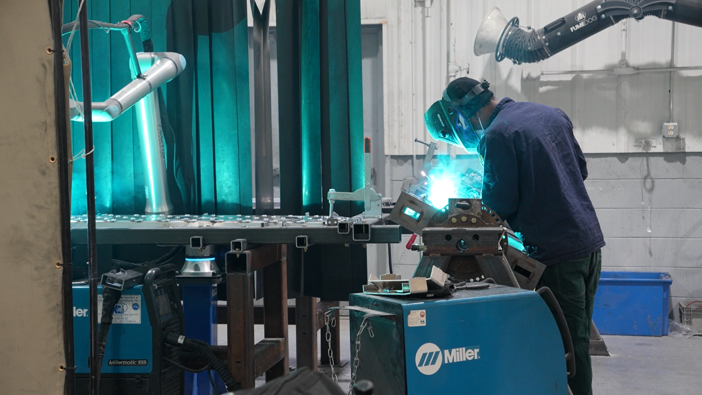 Caltech welder works alongside Vectis cobot welding aluminum