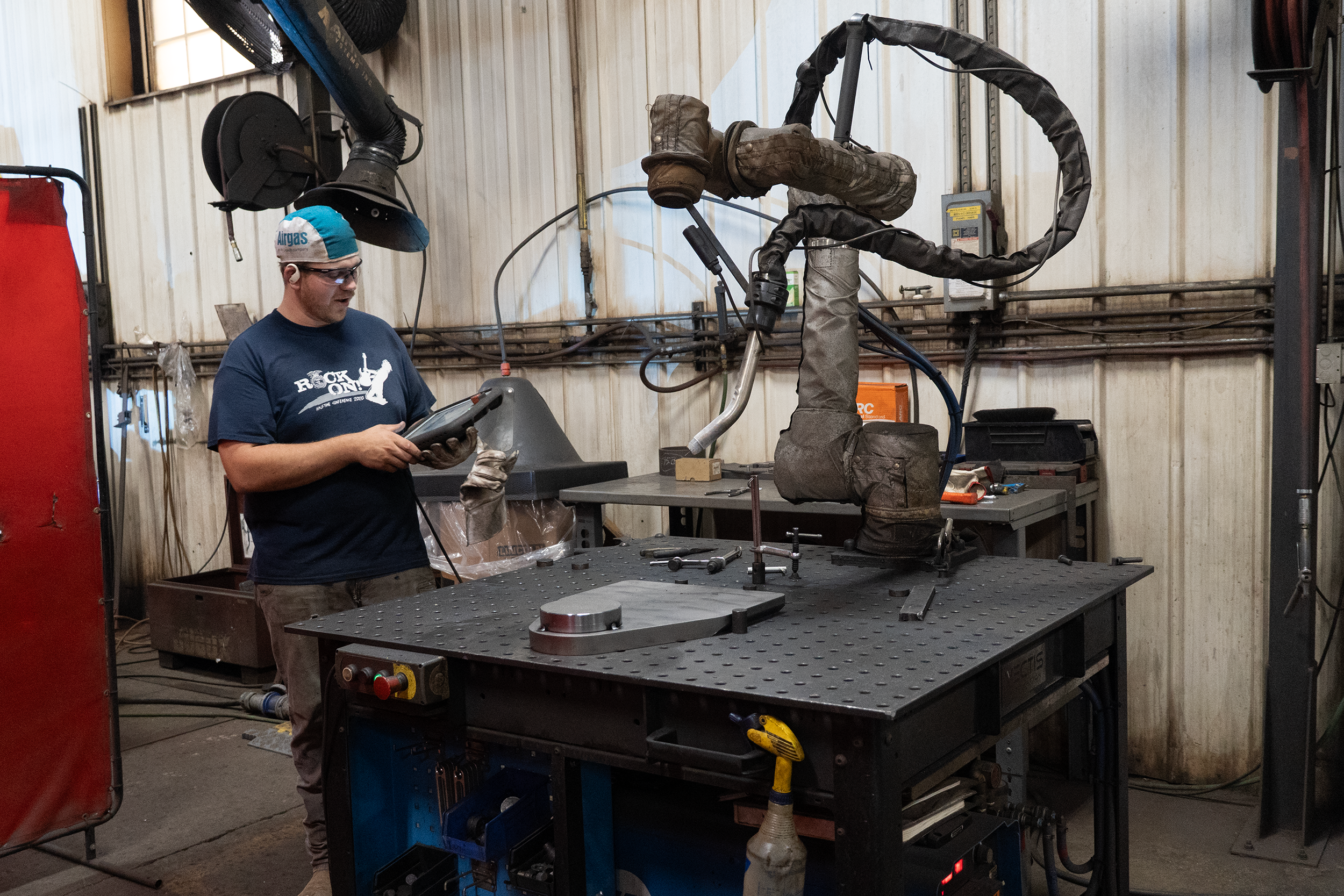 Operator programs part on collaborative robotic welder