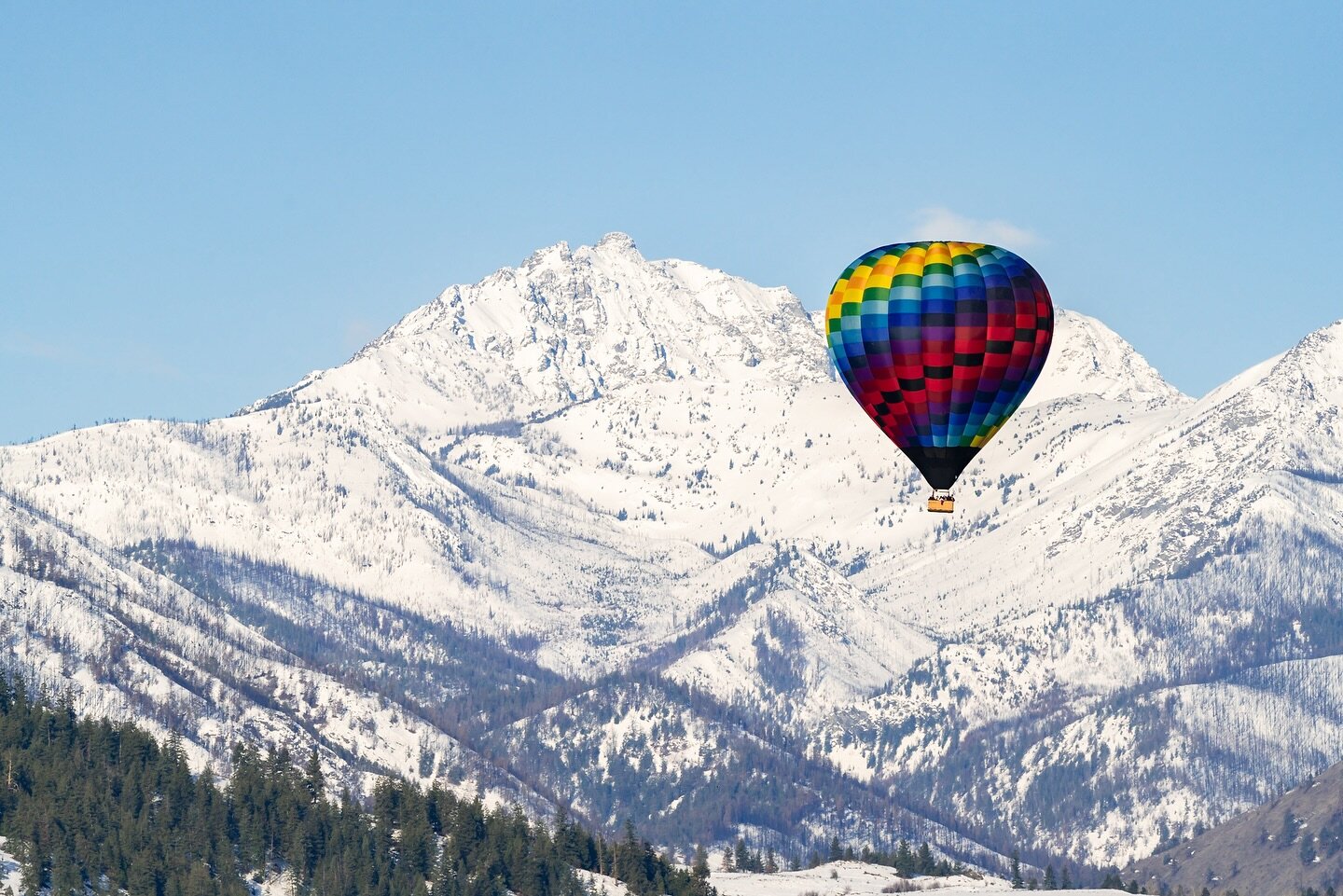 Wishing I were at the Winthrop Balloon Roundup this weekend.  It is so beautiful to see the brightly colored balloons against the snow covered North Cascades. 

Winthrop Balloon Roundup 2022

#winthrop #winthropballoonroundup #methowvalley #hotairbal