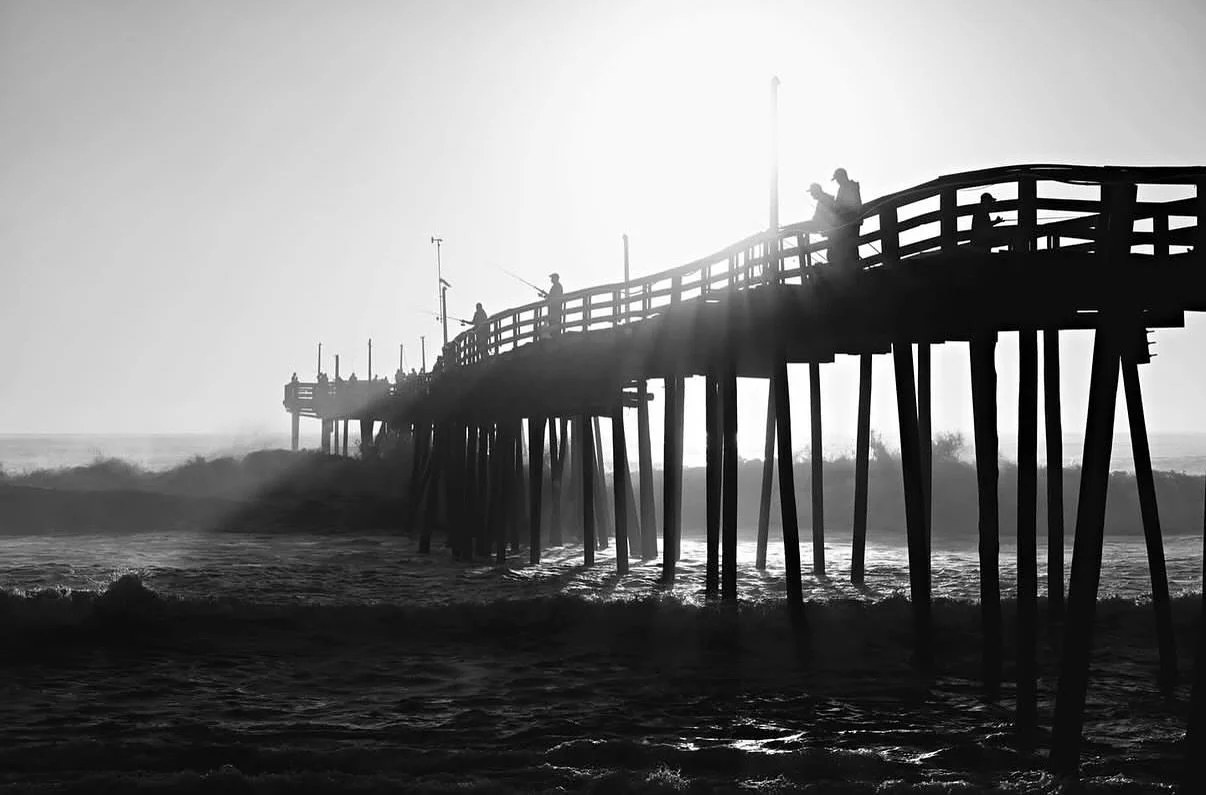 There is so much to explore in this beautiful black and white image captured by @juleekins at The Saltwater Retreat 🖤🤍 
There’s still time to secure your spot and immerse yourself in the beauty of the Outer Banks this fall. Don’t miss