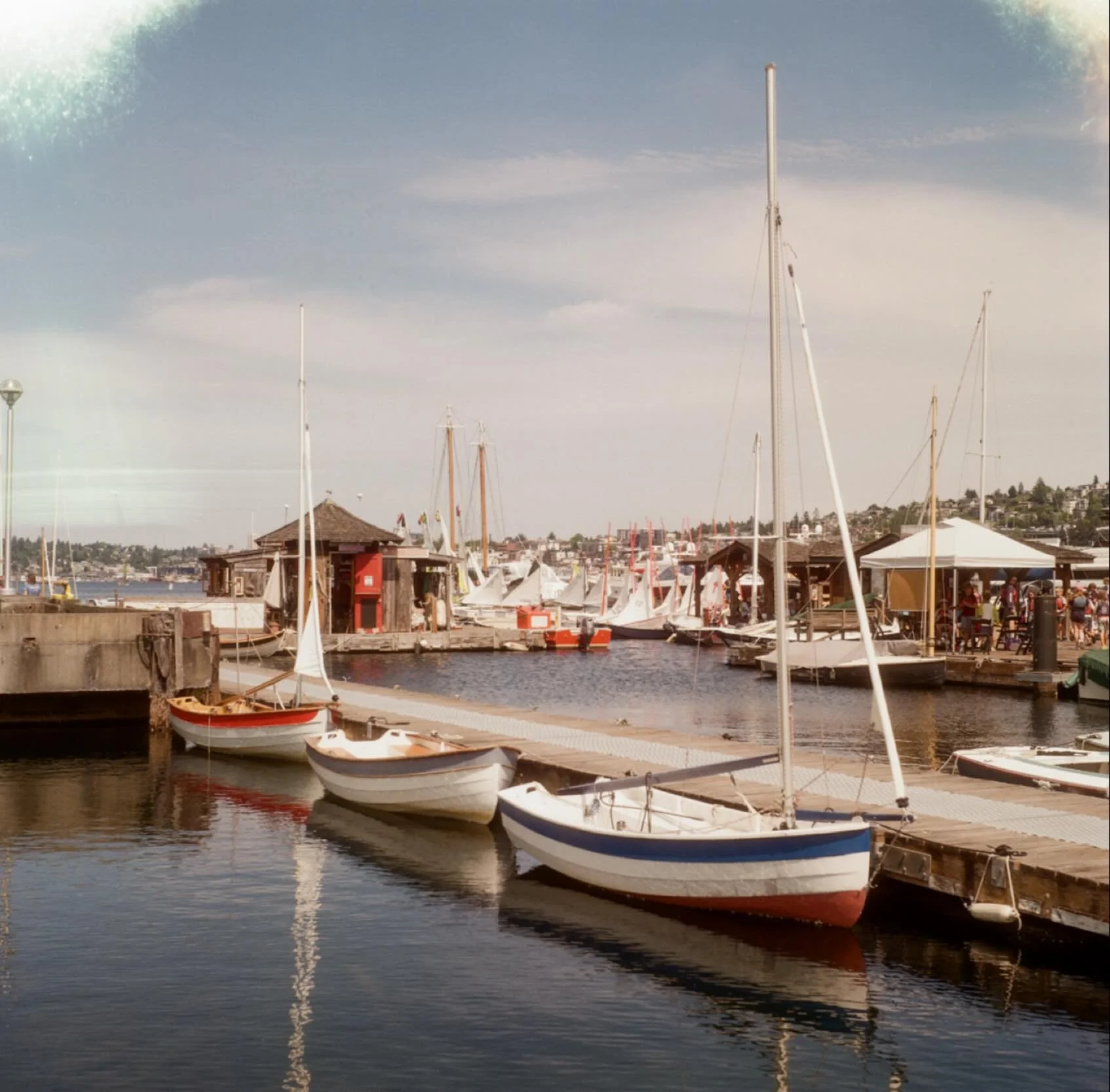 Summer looks so good on Seattle. ⛵️ Also don&rsquo;t you just love when the &ldquo;one more photo to finish the roll&rdquo; photo turns out to be one of your faves?

📷 Yashica Mat 124G
🎞️ Kodak Gold 200
🗓️ August 2025

Welcome to the Fearless Film