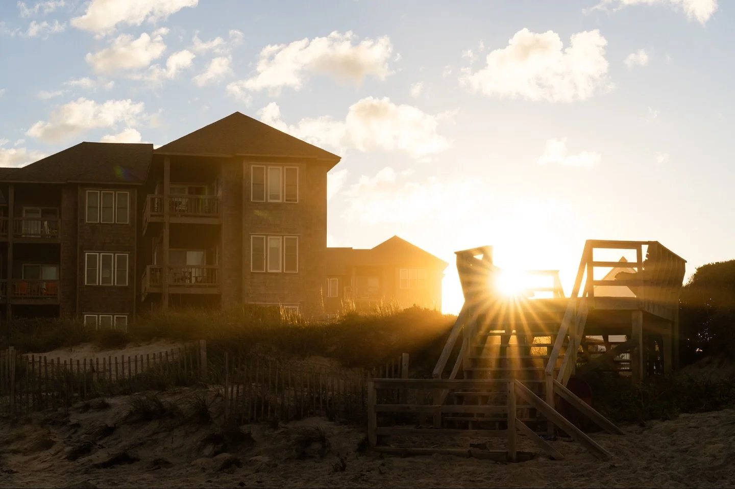 We went to the beach to watch the full moonrise.  As we waited, the sun worked its way down behind us mixing with the misty haze pushed off the water.  A perfect golden sunset where everything lined up just right in magical conditions. ☀️

📸 Our com