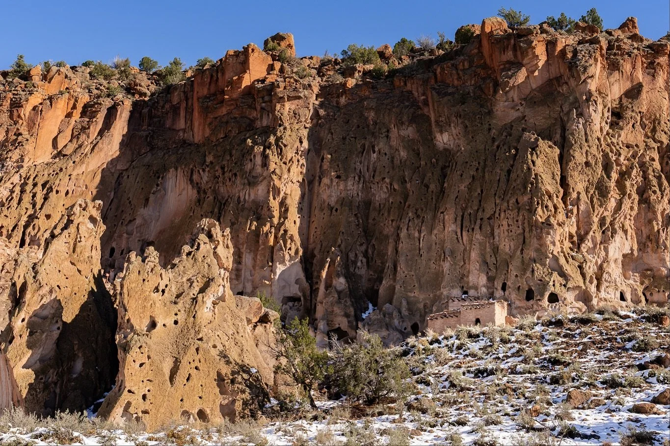 Searching for history hidden under a blanket of snow at Bandelier National Monument ❄️ 🧡 

Digging into the editing backlog and finding these gems from my visit to Bandelier National Monument last November! 

I love how the early season snowfall tra