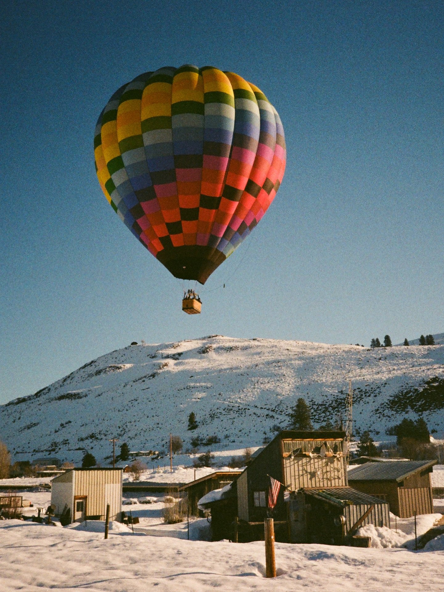 🎞️ Is it is weird that I want to lay under a deflated balloon and belly laugh like we did under the parachutes in elementary school gym class?! 

📍2025 Winthrop Balloon Festival
📷 Pentax 17
🎞️ Kodak Gold 200

Welcome to the Fearless Film Photogra