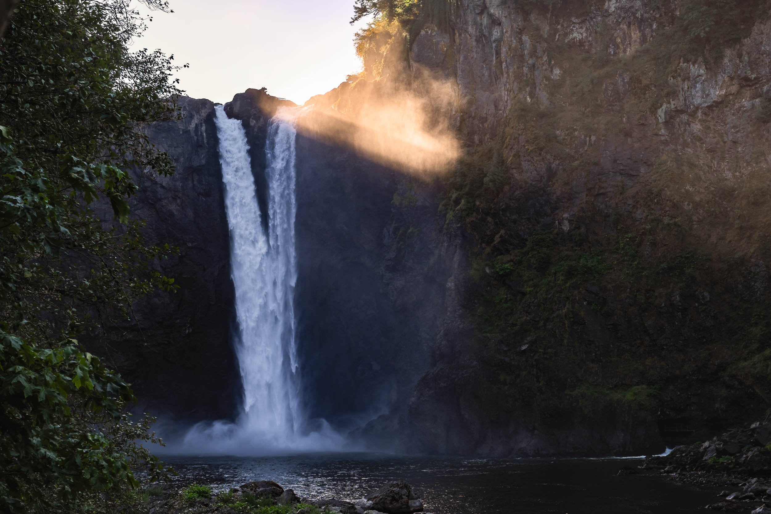 Visual Pauses: Early Morning Light at Snoqualmie Falls
