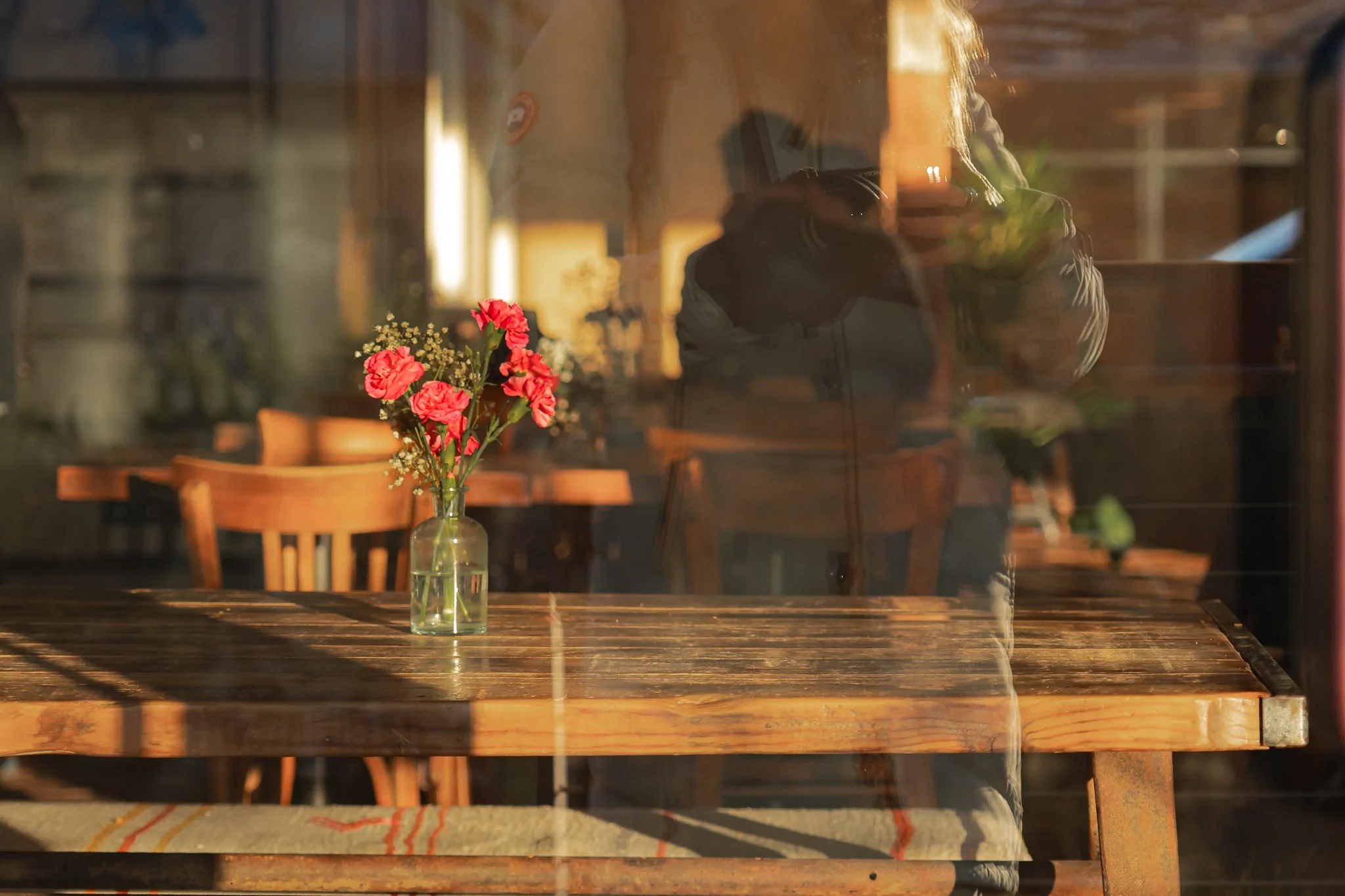 Searching for Red - Seattle Color Photo Walk