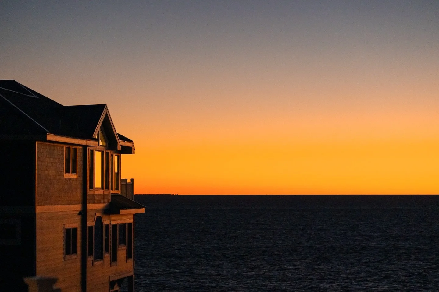 Post sunset burn from our deck at The Saltwater Retreat 🧡

#thesaltwaterretreat #photographyretreat #sunset #capehatterasnationalseashore #outerbanks