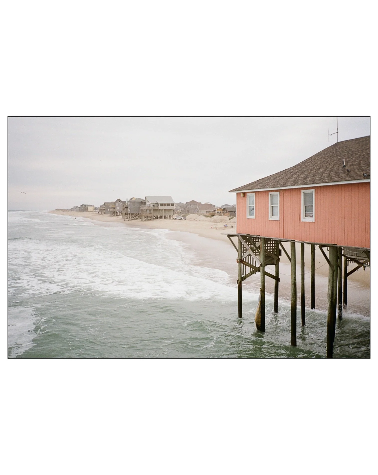 A grey day fishing is still a great day 🎣 

📍 @rodanthepier 
📸 Contax t2
🎞️ Kodak Gold 200

#outerbanks #fishingpier #filmphotography #thesaltwaterretreat 

Check out more of our film work here&nbsp;#fearlessfilmloop