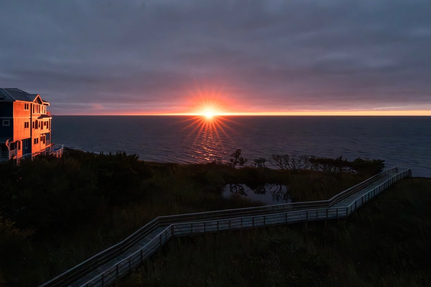 Sometimes you wait an eternity for that one perfect moment.

A thick blanket of clouds had covered the sky for most of the day during @the_saltwater_retreat but the sun managed to peek through just in time for an epic sunset.

Just two spots remain f