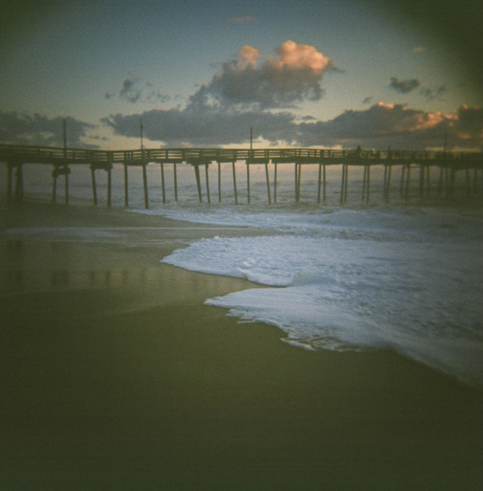 That Holga vibe 🖤

📷 Holga 120N
🎞️ Kodak Gold 200 

Check out more of our film work here&nbsp;#fearlessfilmloop

#outerbanks #filmphotography #analogsummer