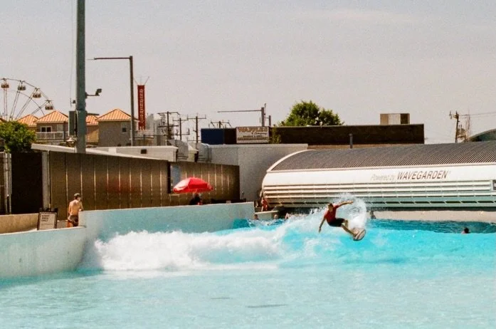 Humbled.  Practicing surf photography on a manual focus film camera means I missed focus on way more than I got, but it was so fun to practice.  Finally sharing my July installment for 12 months on film. 

📷 Canon ae-1
🎞️ Kodak Gold
🧪 dev/scan @th