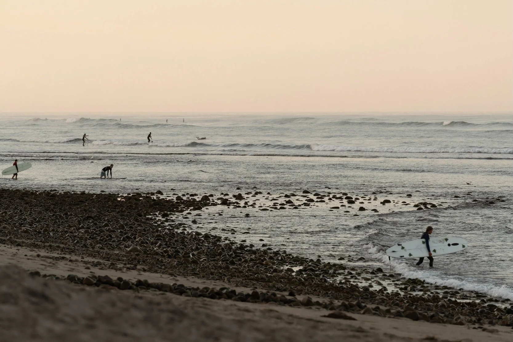 Scenes from San O 🏄

When I wasn&rsquo;t chasing my own waves, I wandered the beach capturing the vibes that are very specific to Southern California surfing 🧡

#SonyAlpha #SanOnofre #SurfCulture