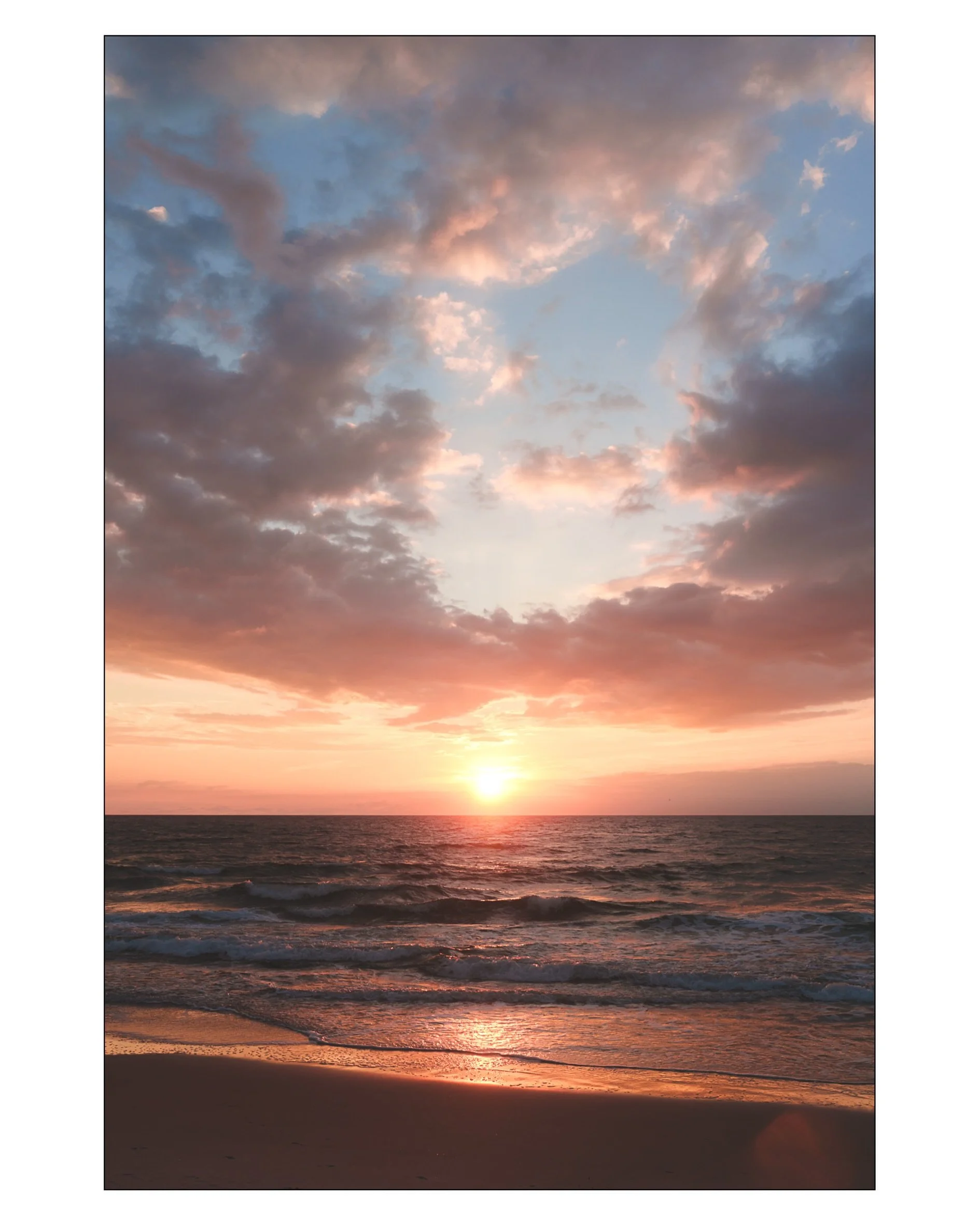 The best part of waking up ☕️☀️💗

#sunrise #outerbanksnc #capehatterasnationalseashore #sonya7cr